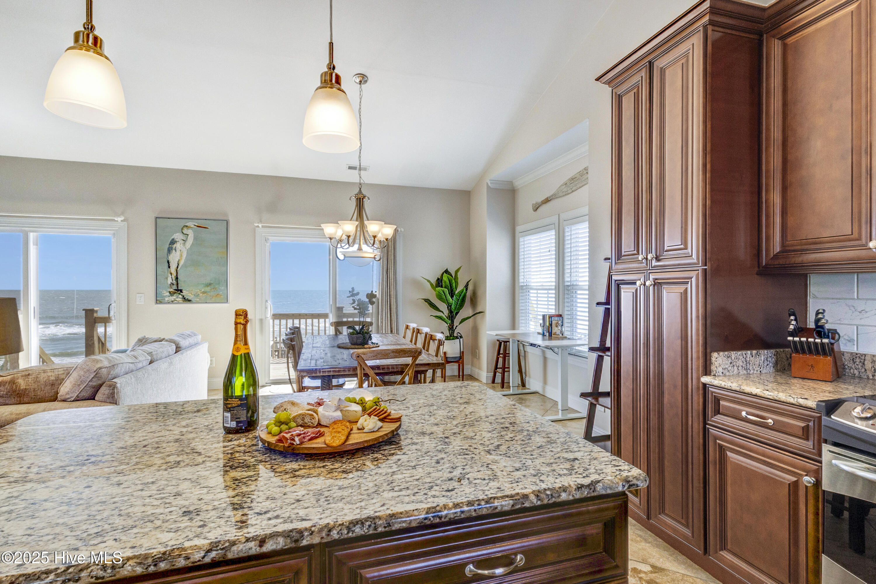 100557333 | Photo 18