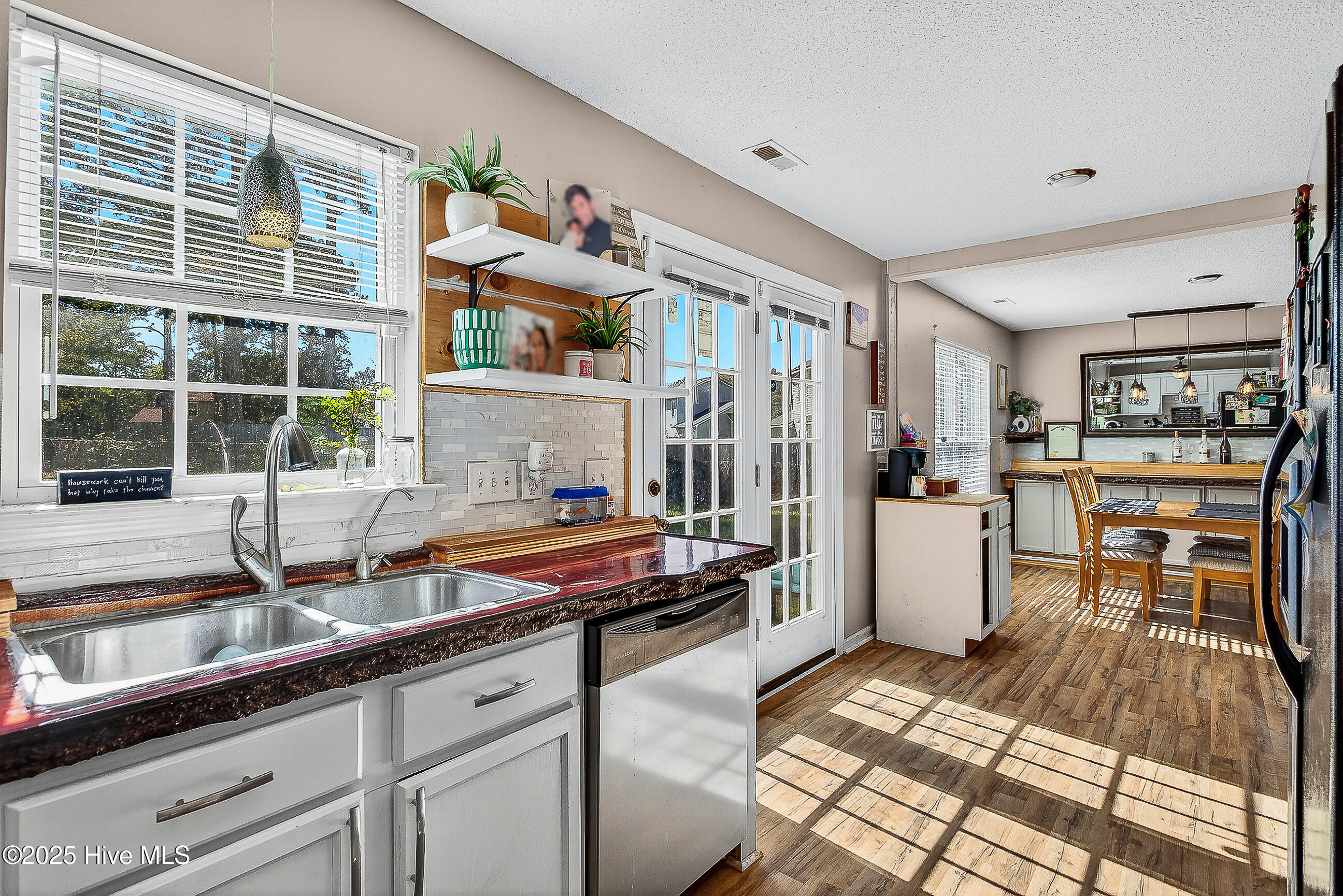 100539174 | Photo 15