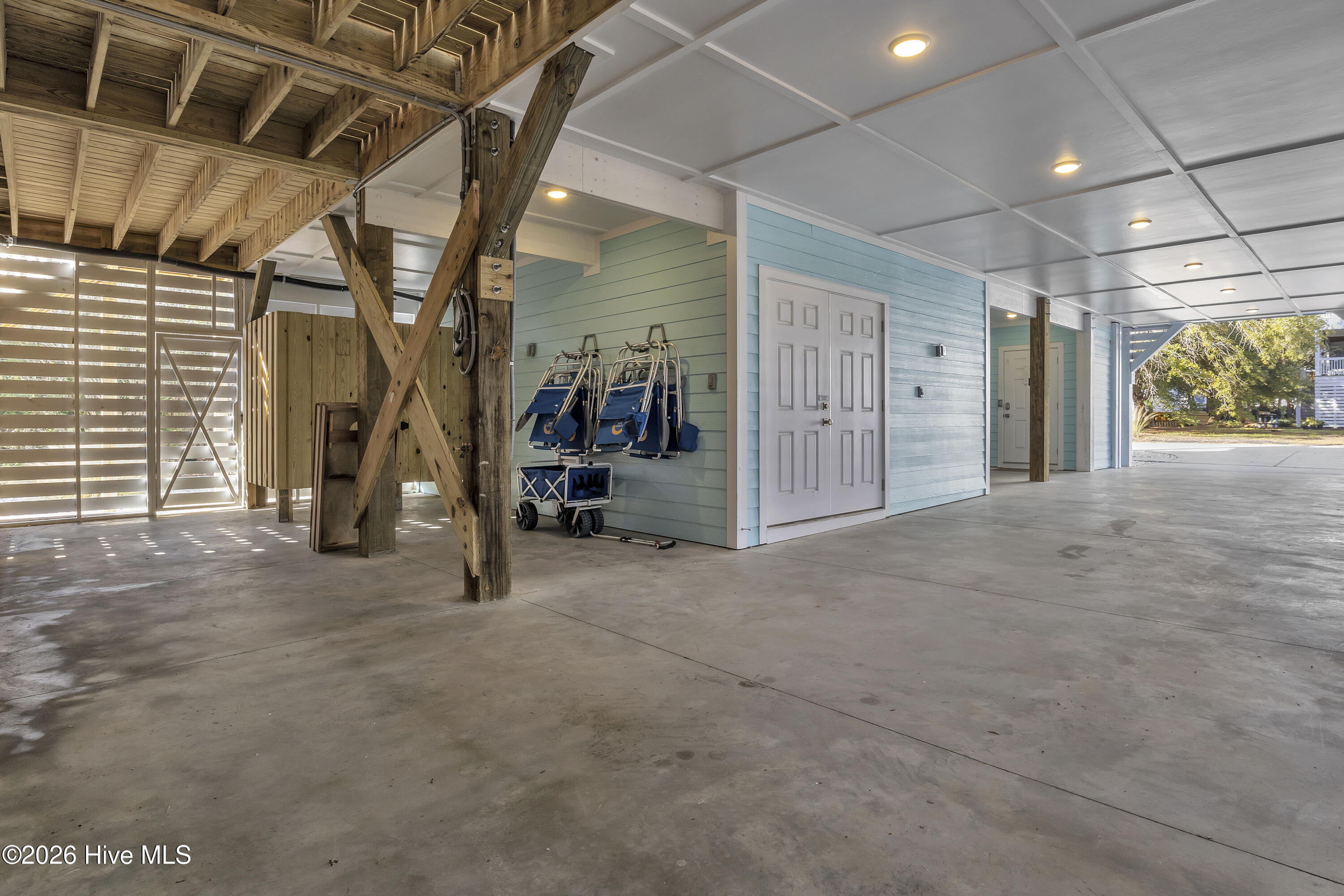 100549565 | Photo 74