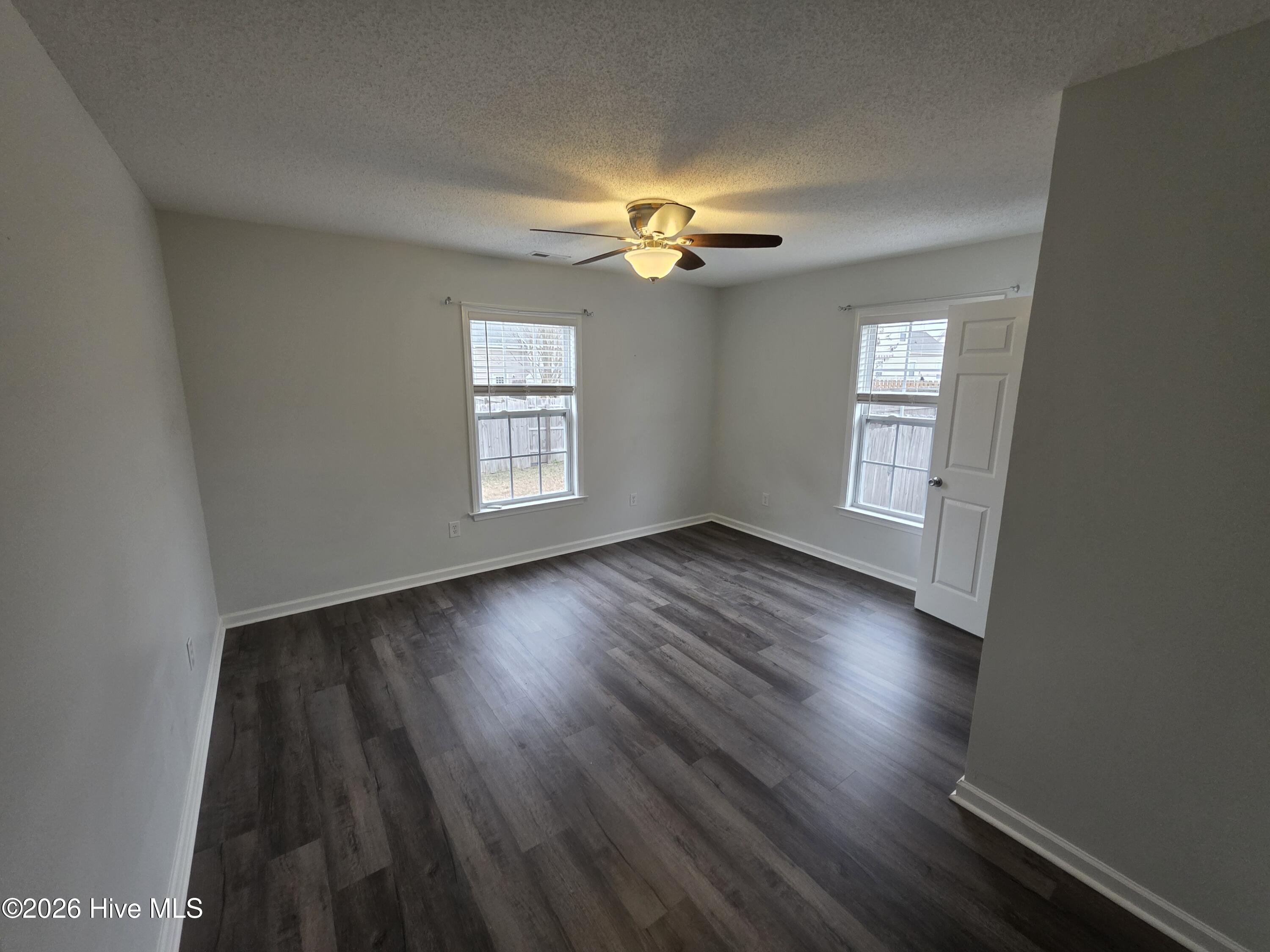 100550405 | Photo 18