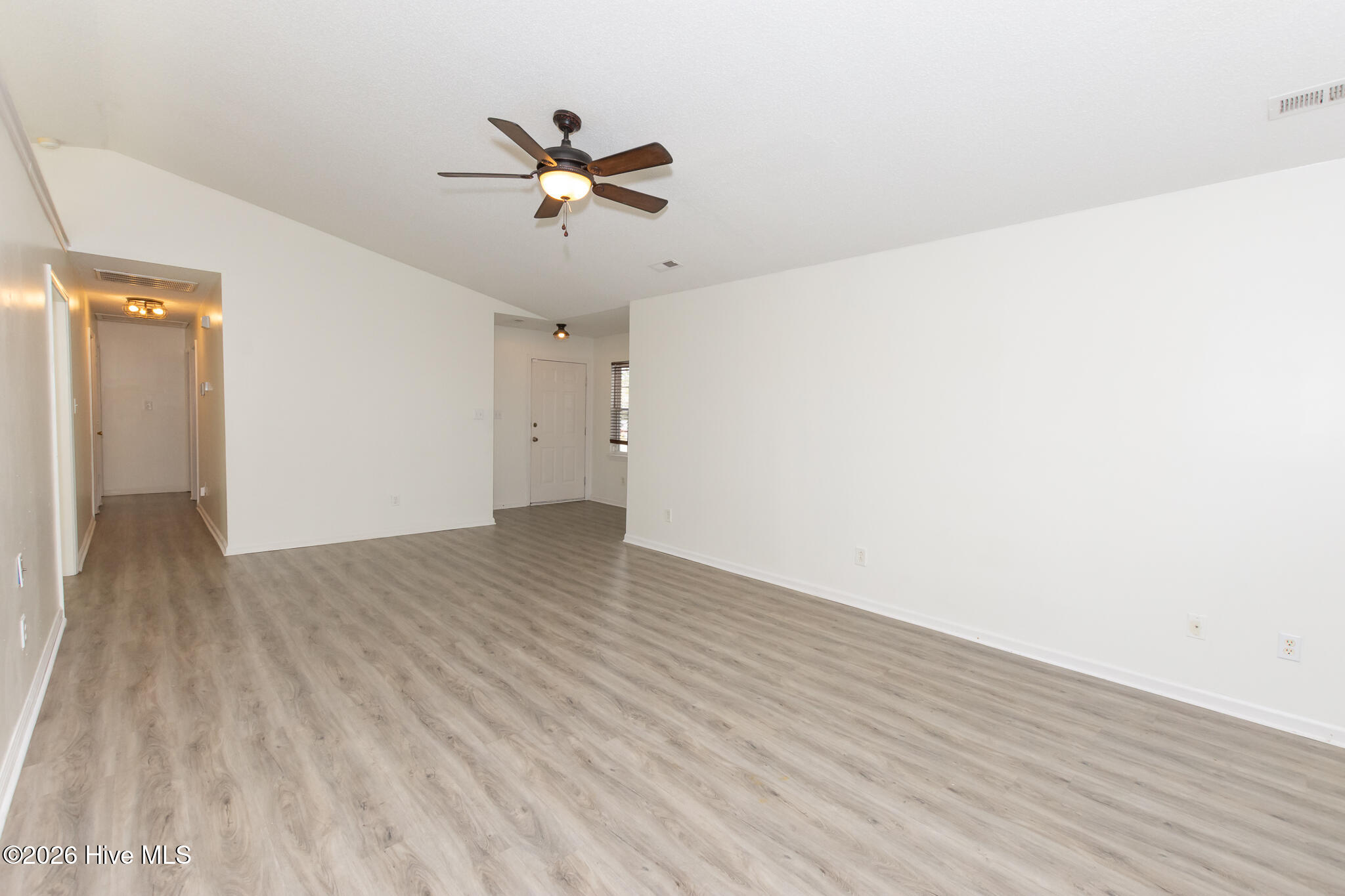 100550624 | Photo 13