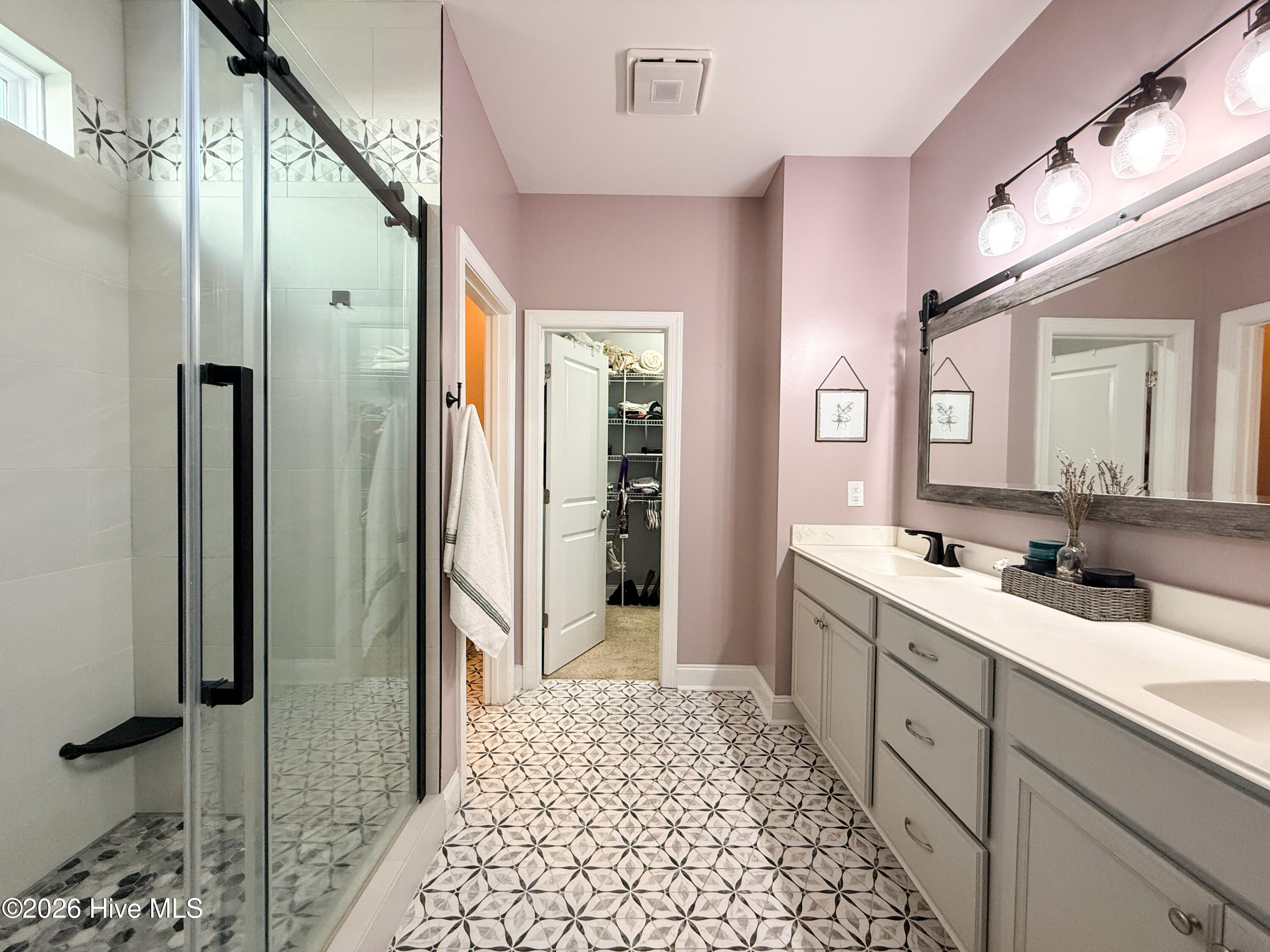 100569259 | Photo 34