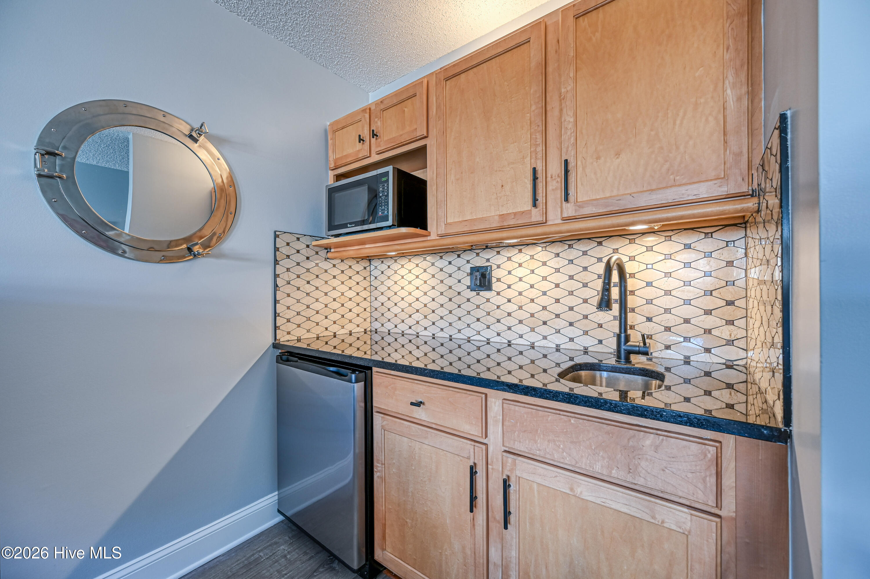 100568256 | Photo 44