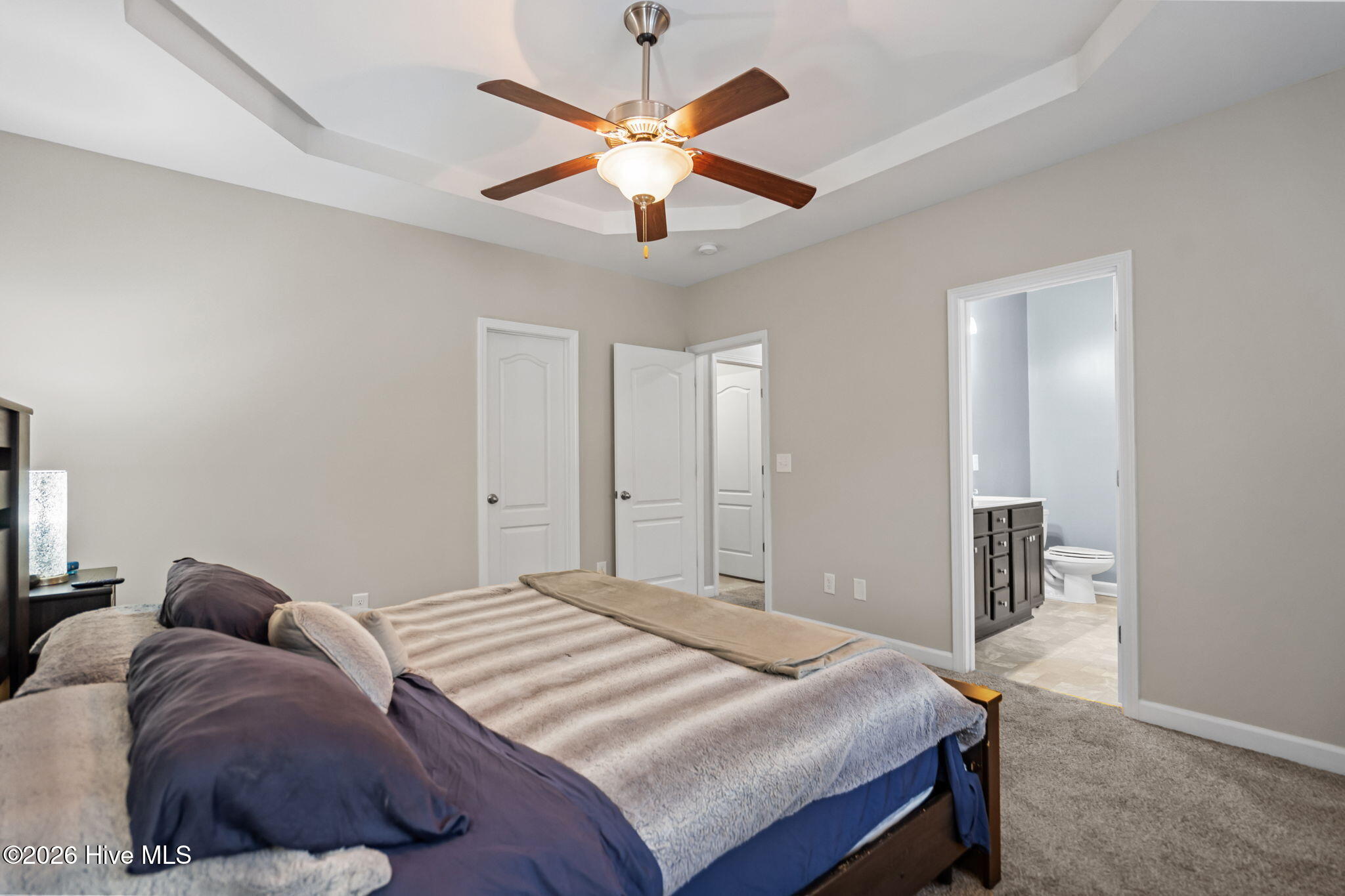 100561090 | Photo 23