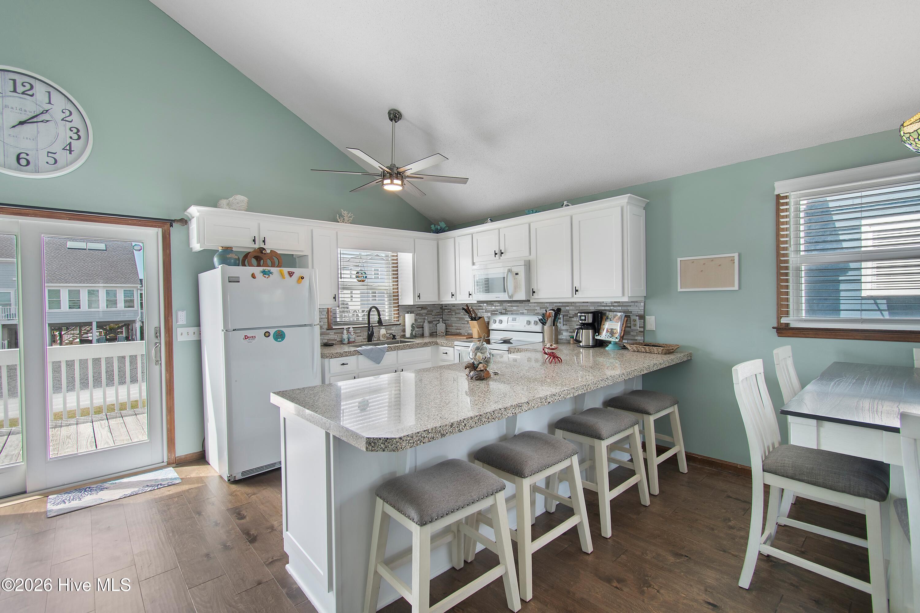 100561572 | Photo 21