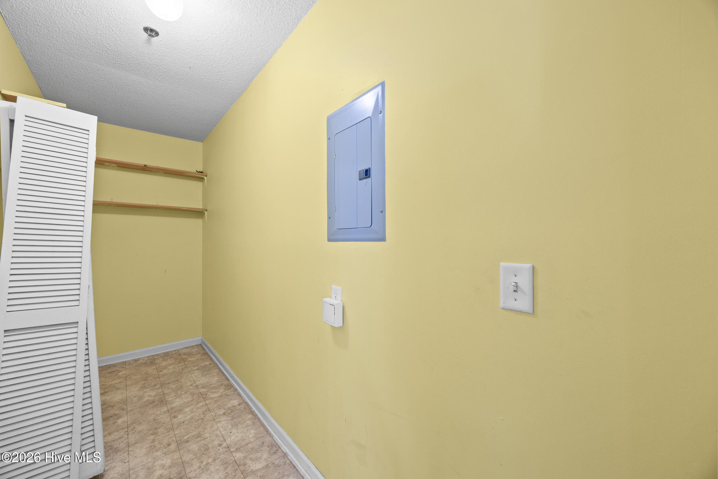 100564303 | Photo 14