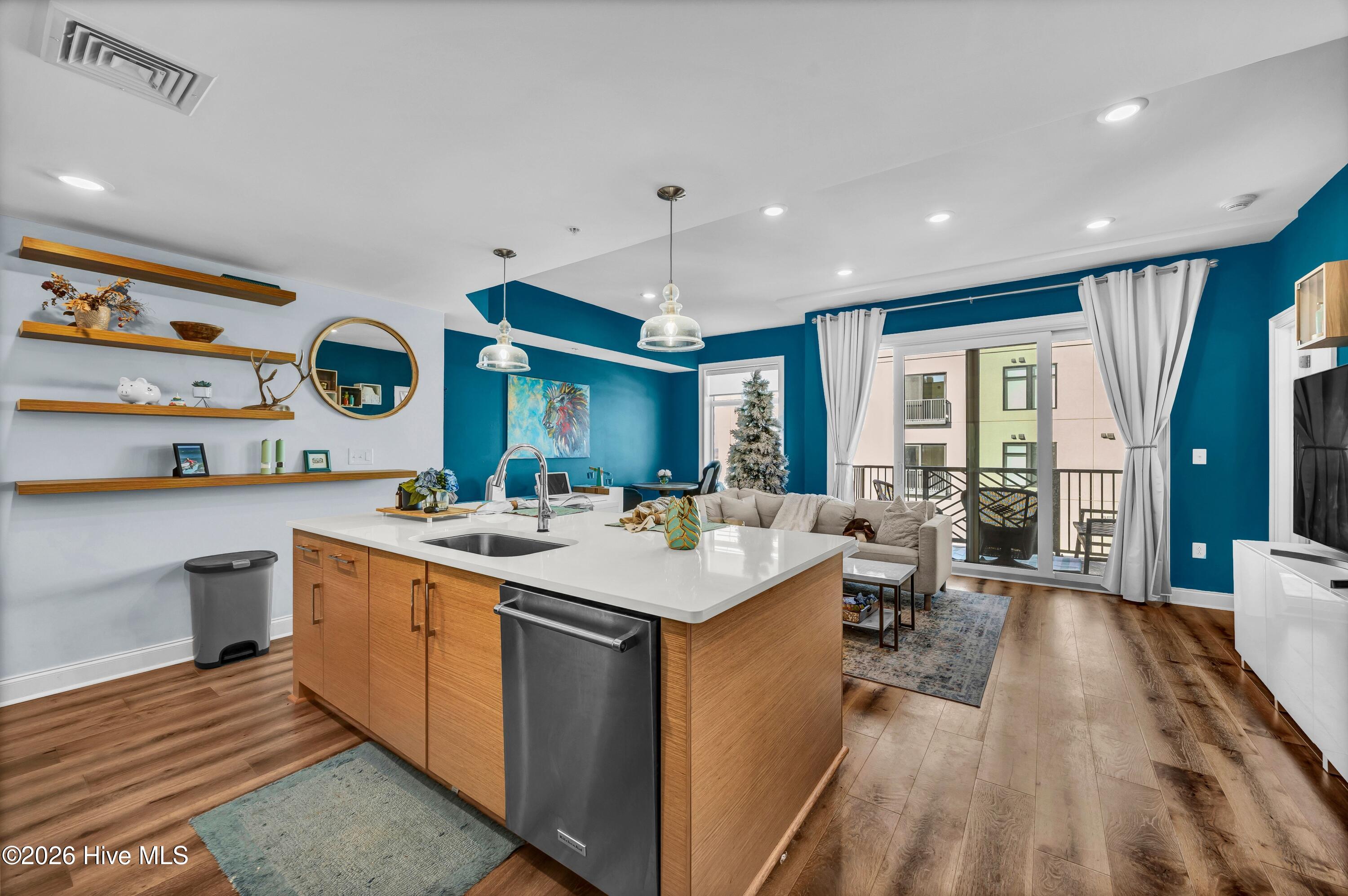 100551474 | Photo 44