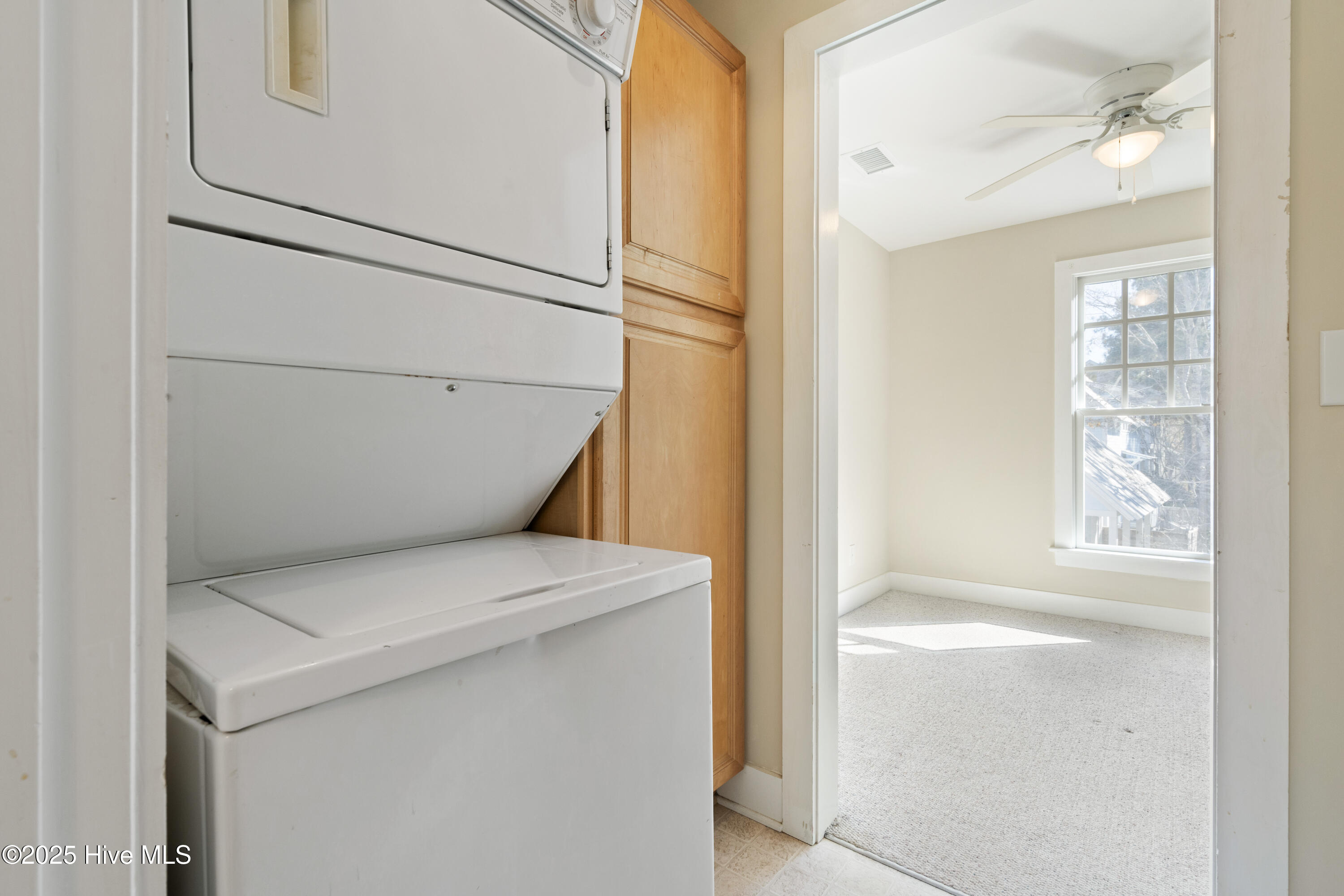 100543088 | Photo 38