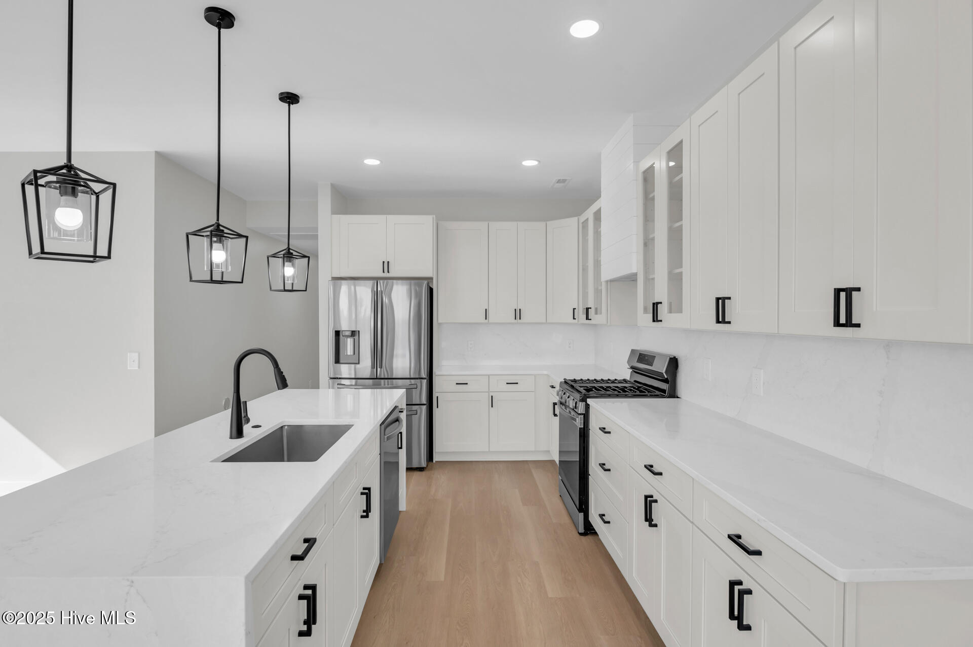 100540114 | Photo 16