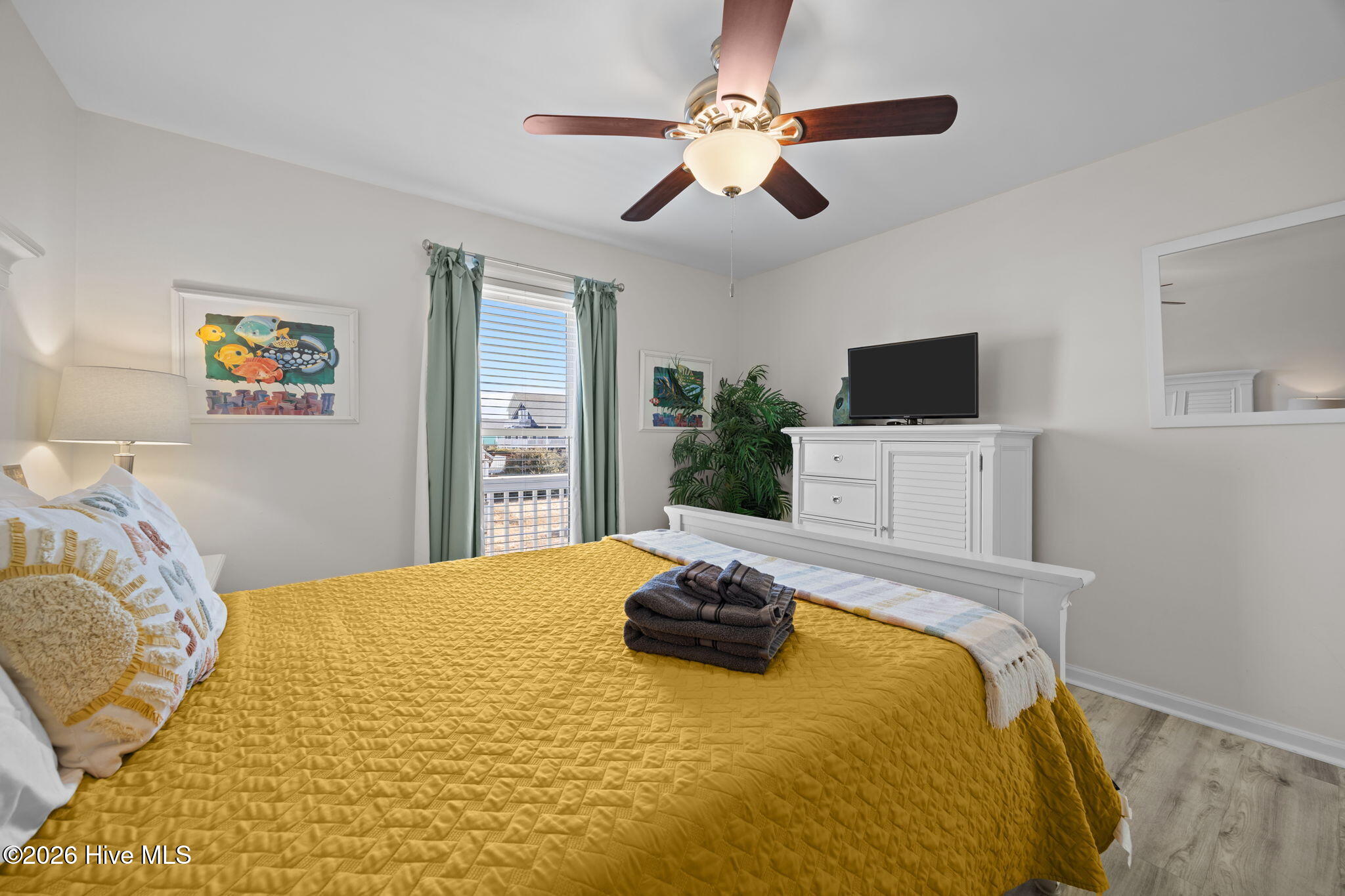 100552001 | Photo 34