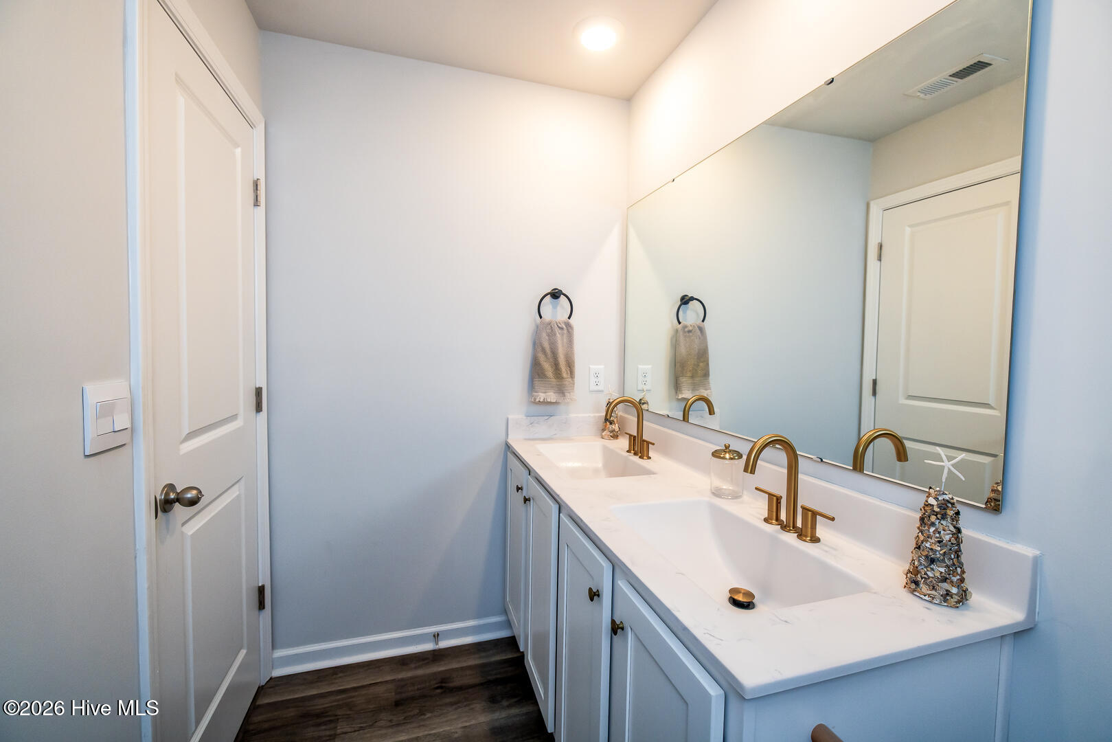 100570599 | Photo 25