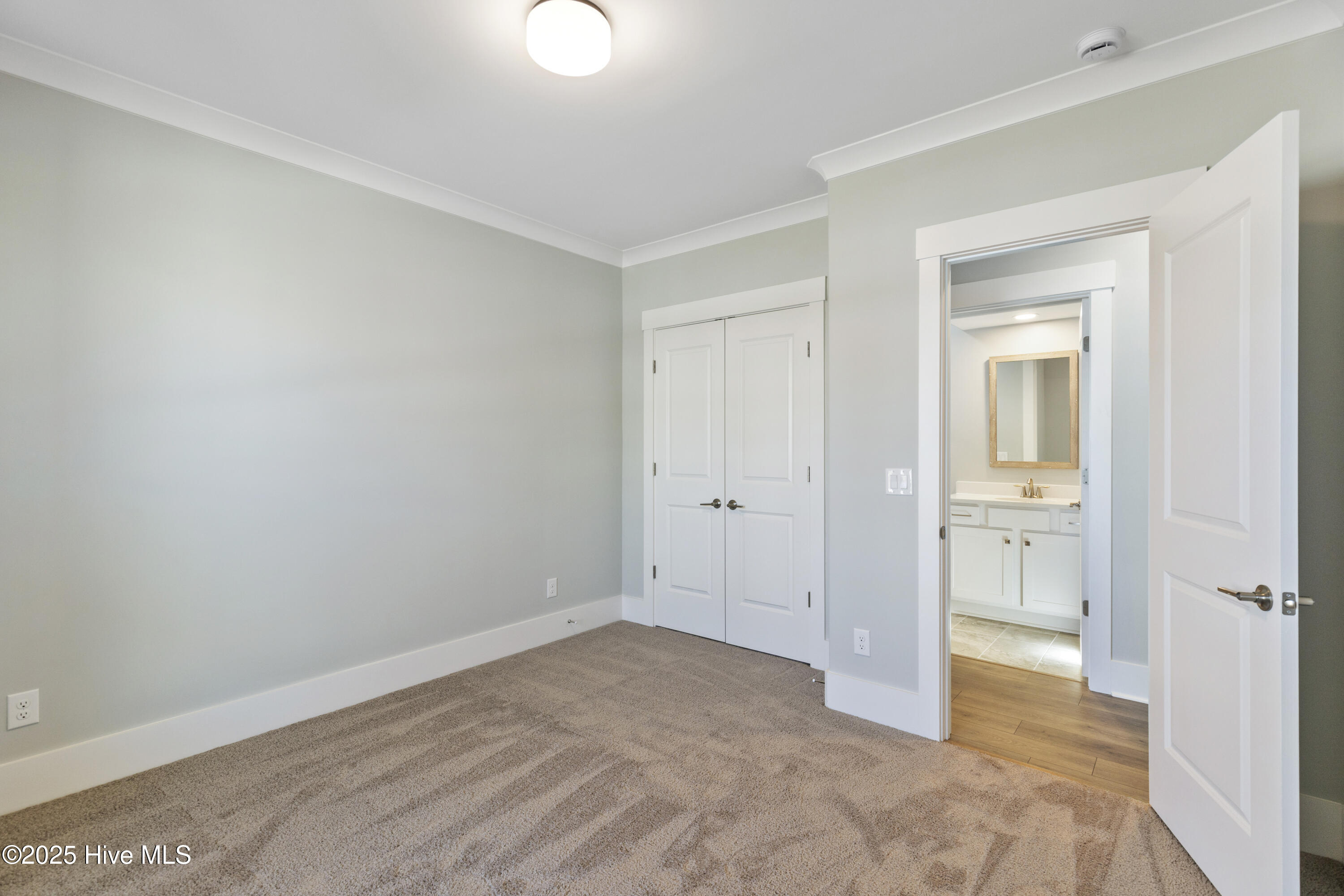 100557936 | Photo 27