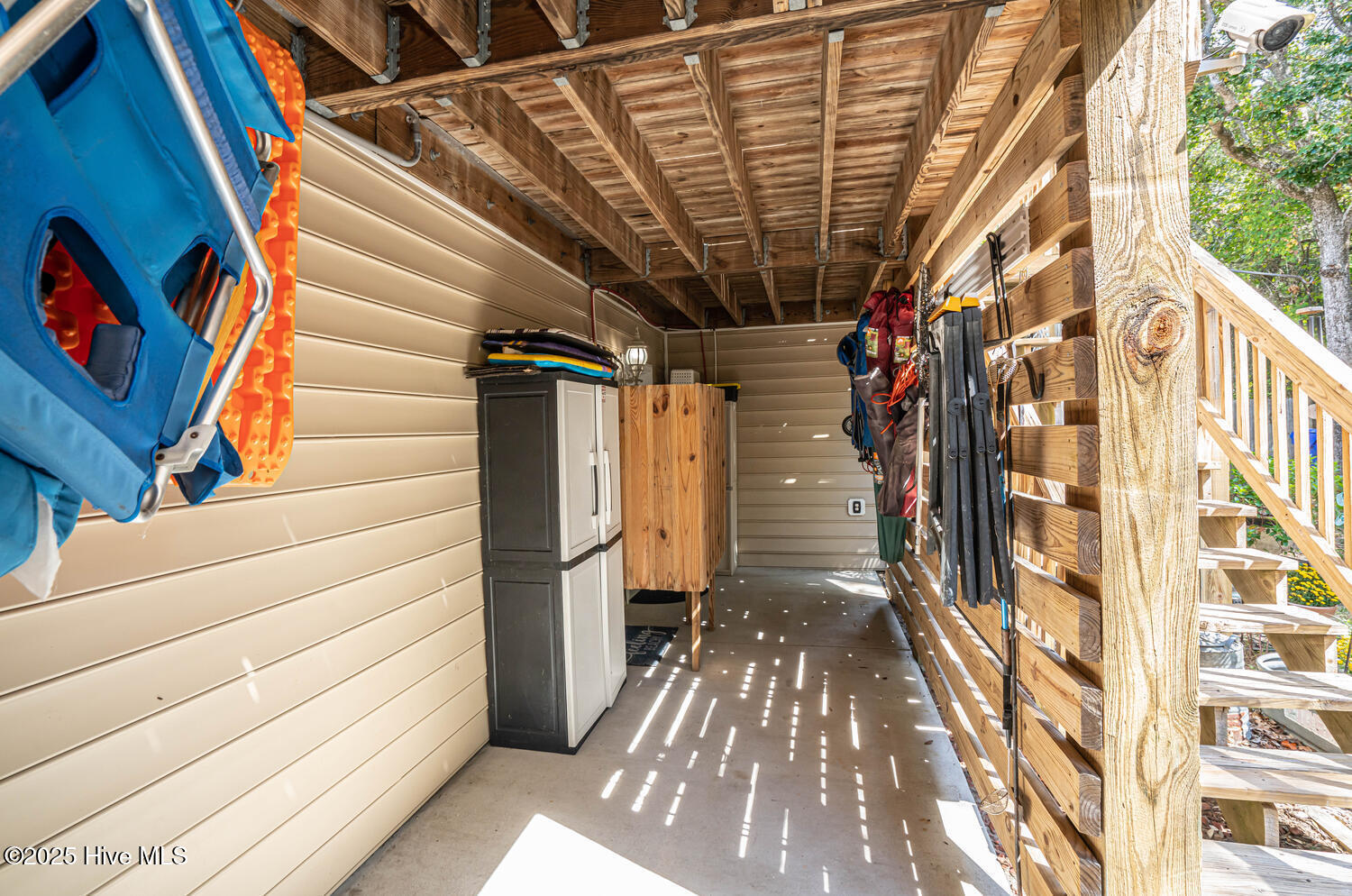 100532611 | Photo 16