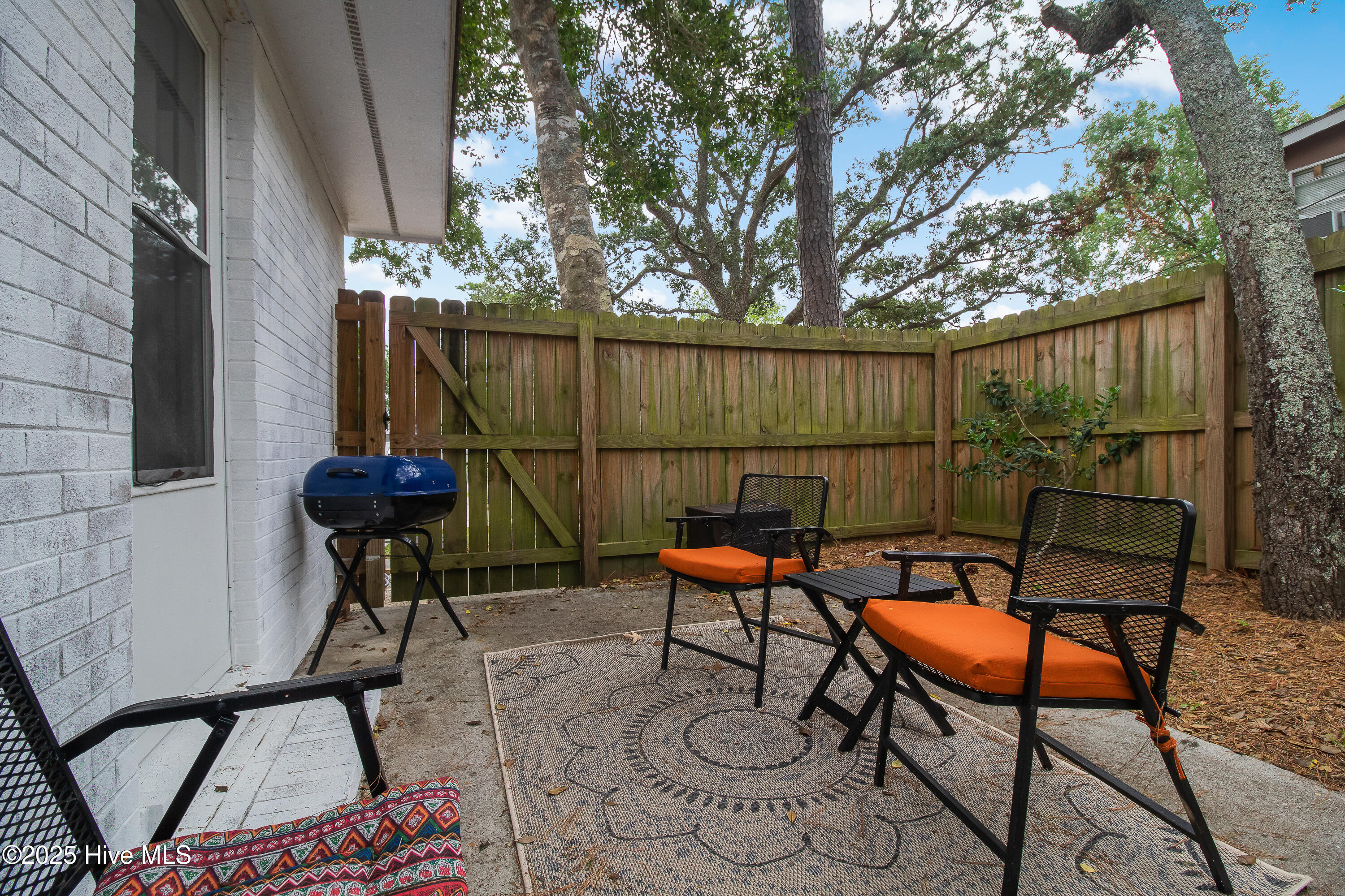 100550587 | Photo 24