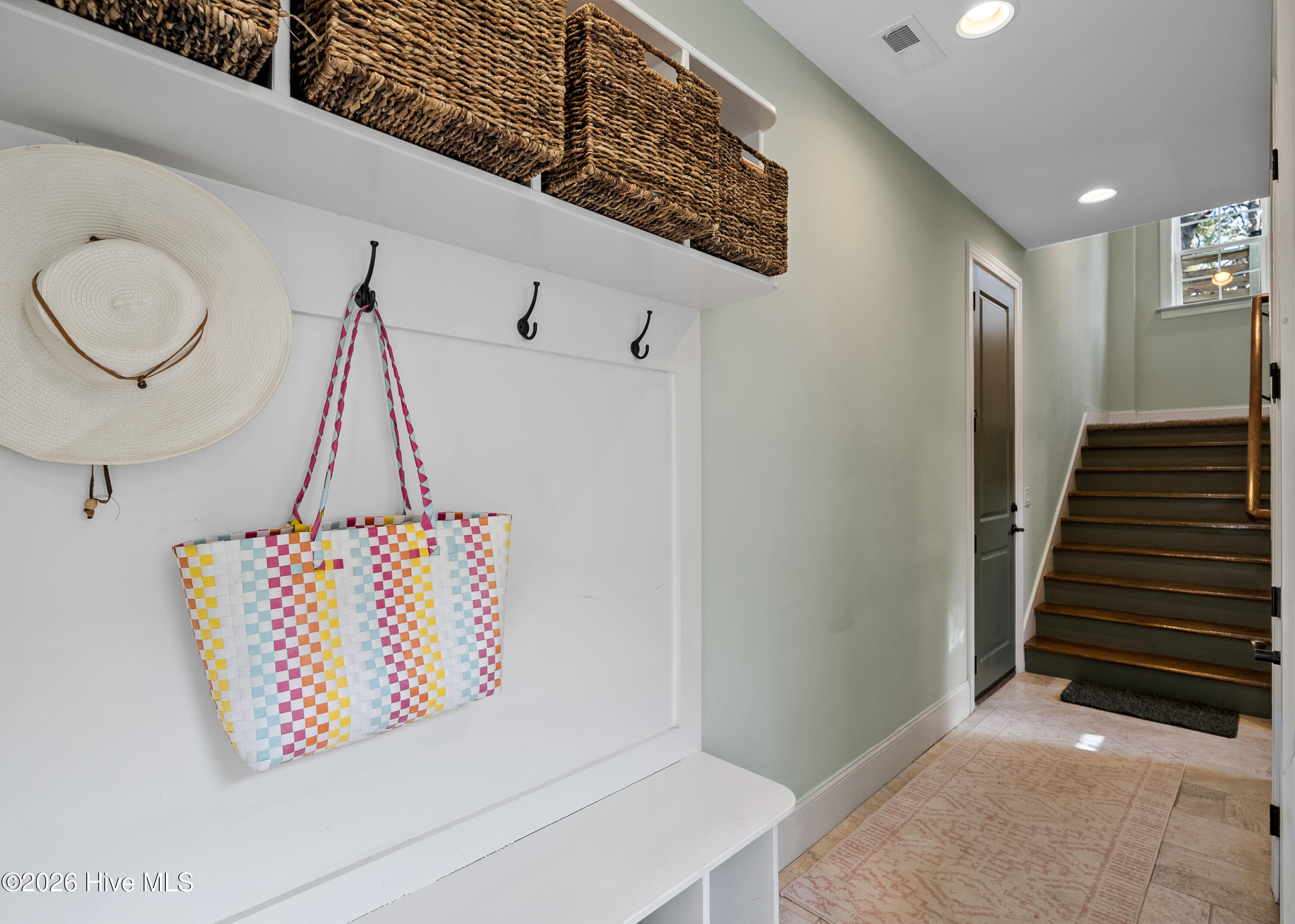 100550882 | Photo 55