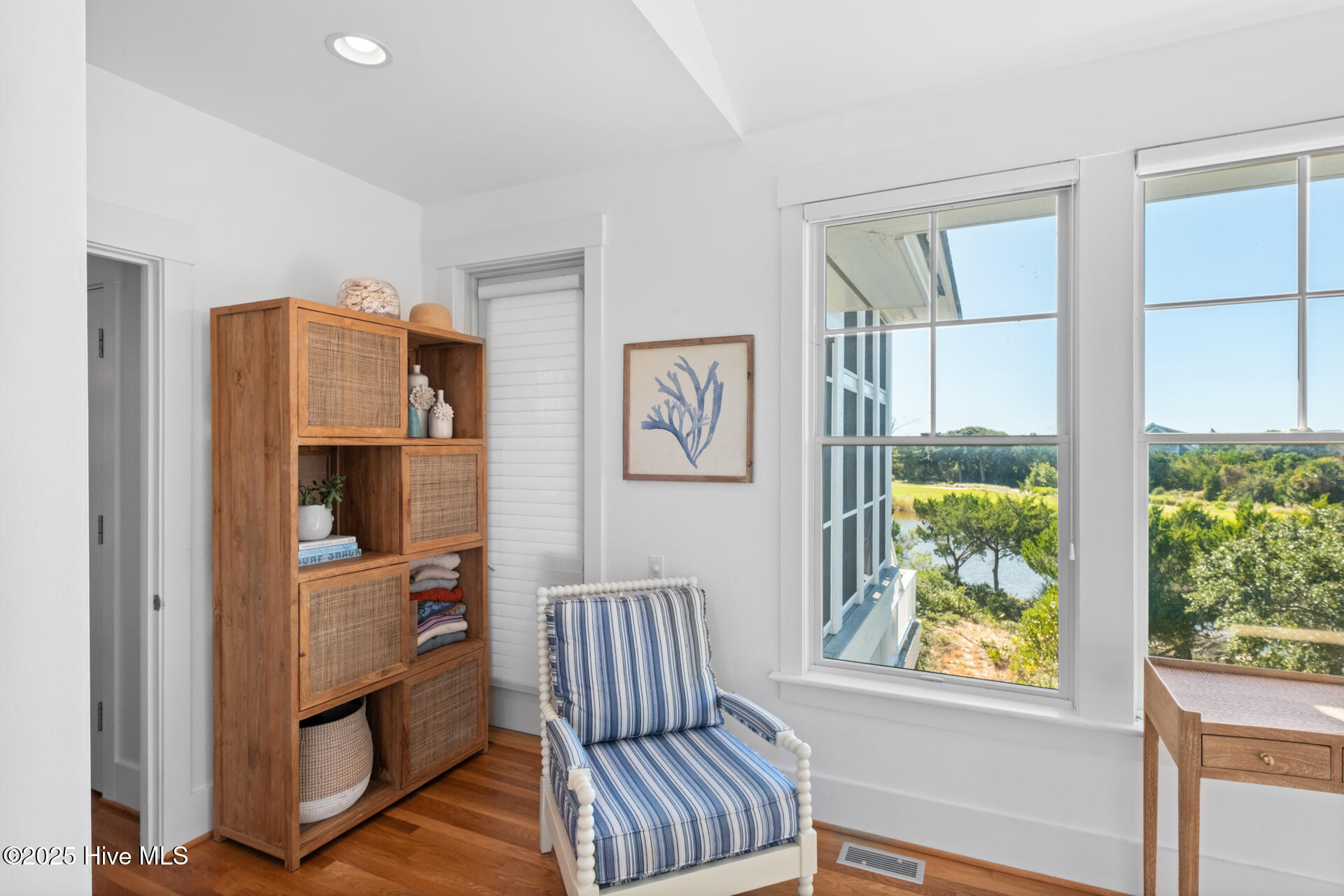 100540295 | Photo 23