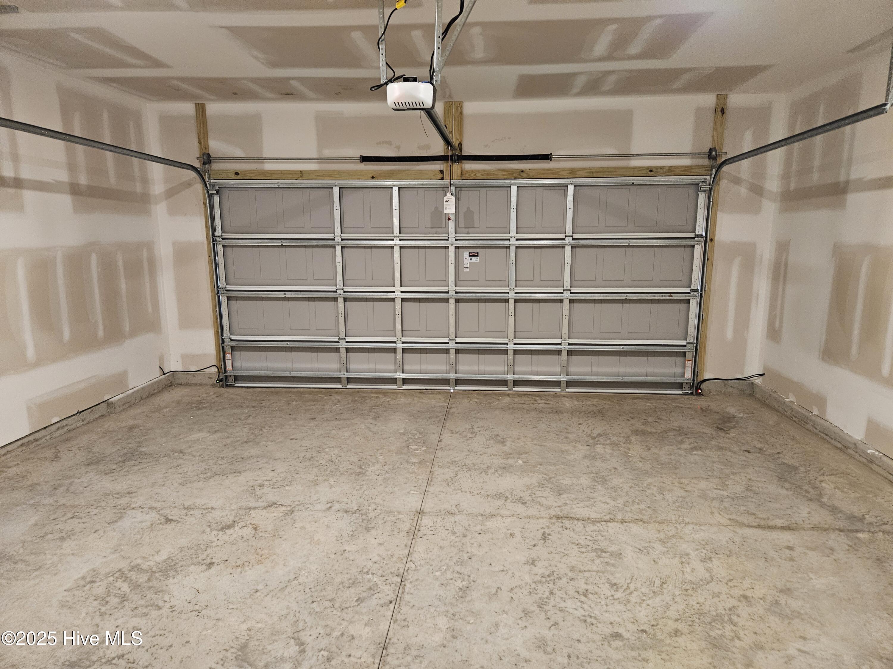 100537305 | Photo 24