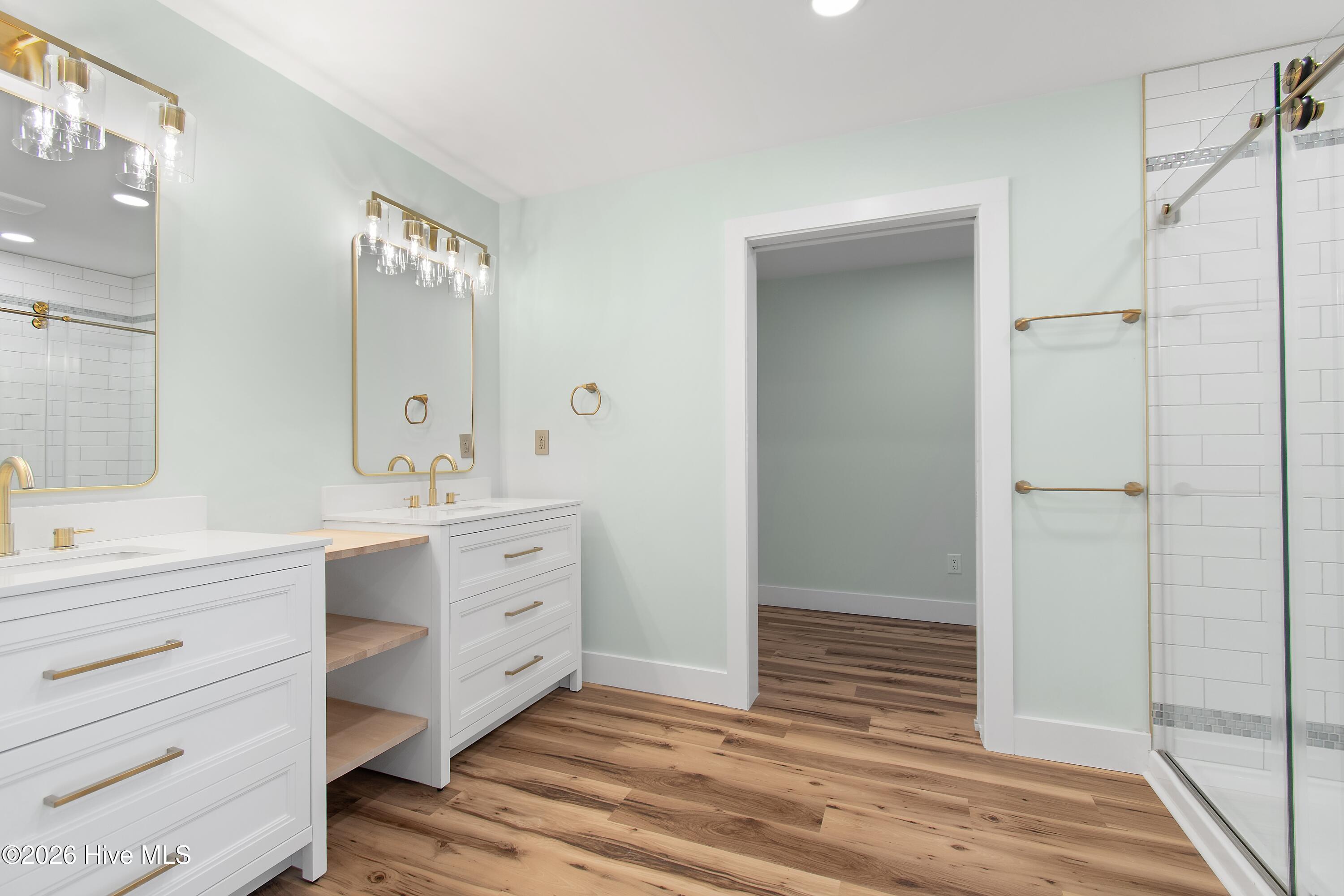 100564131 | Photo 22