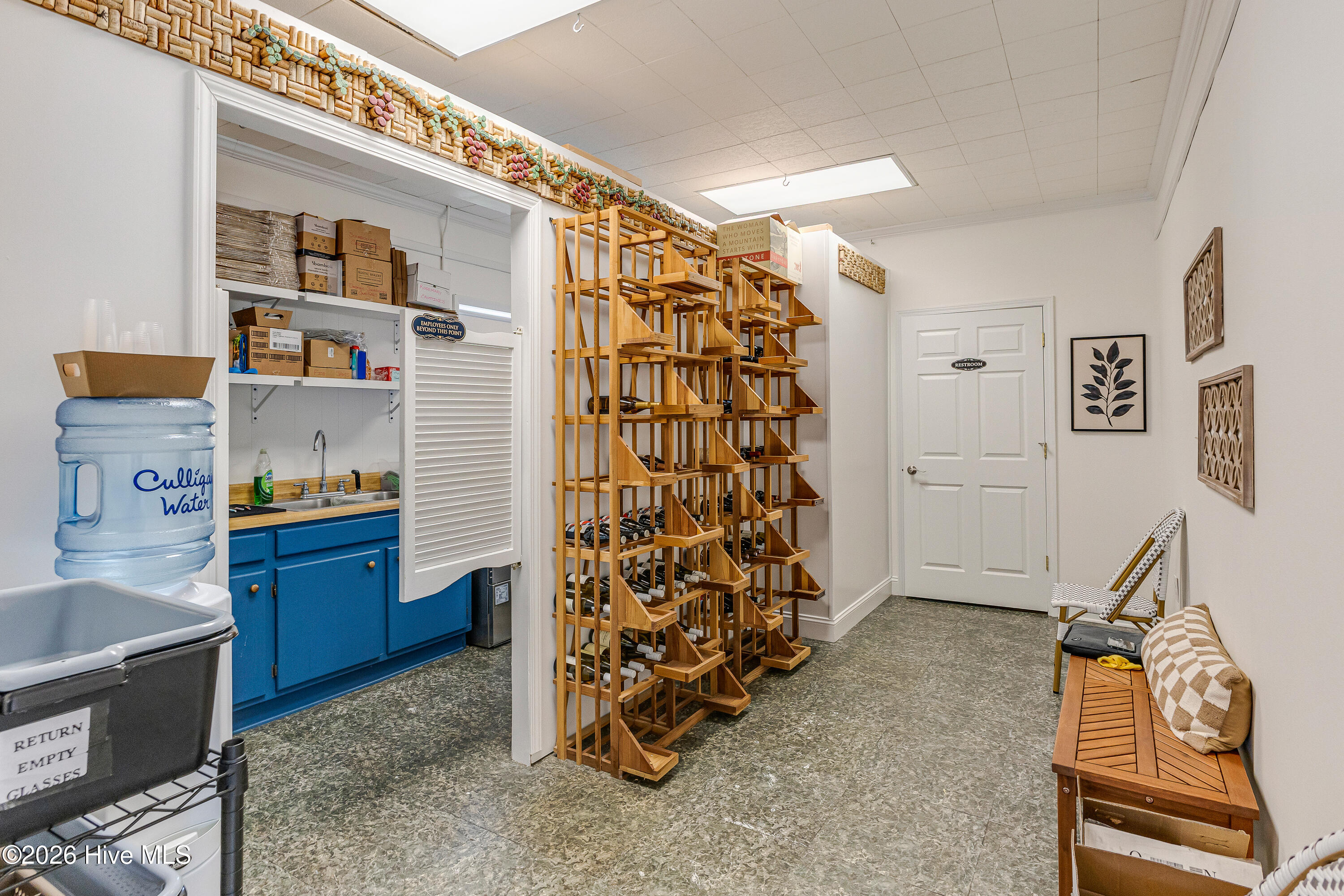 100517348 | Photo 36