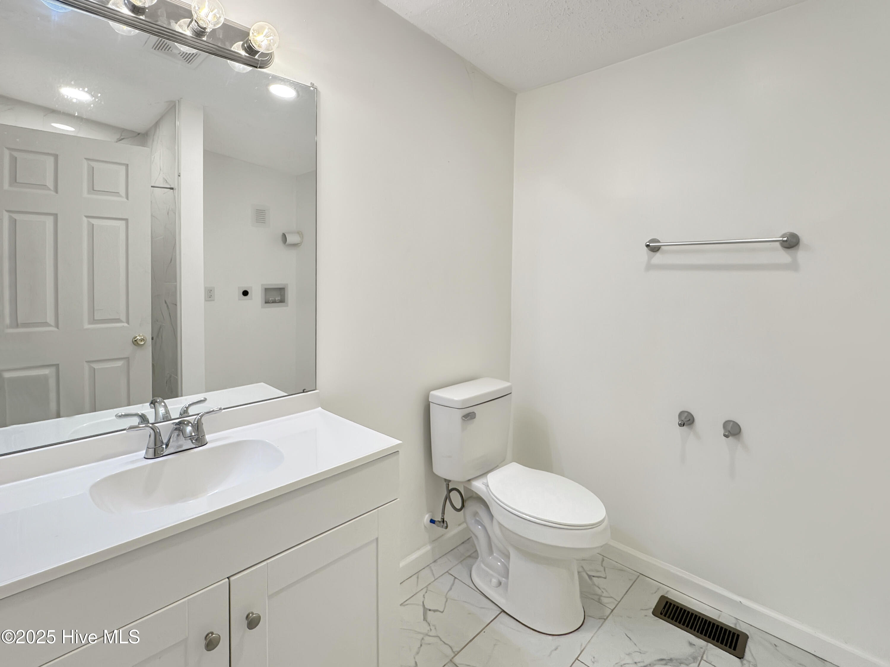 100518918 | Photo 17