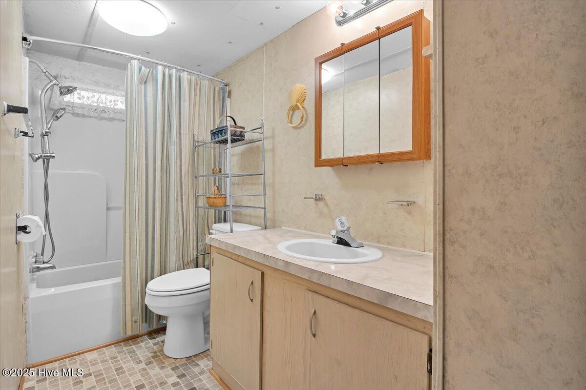 100518805 | Photo 33