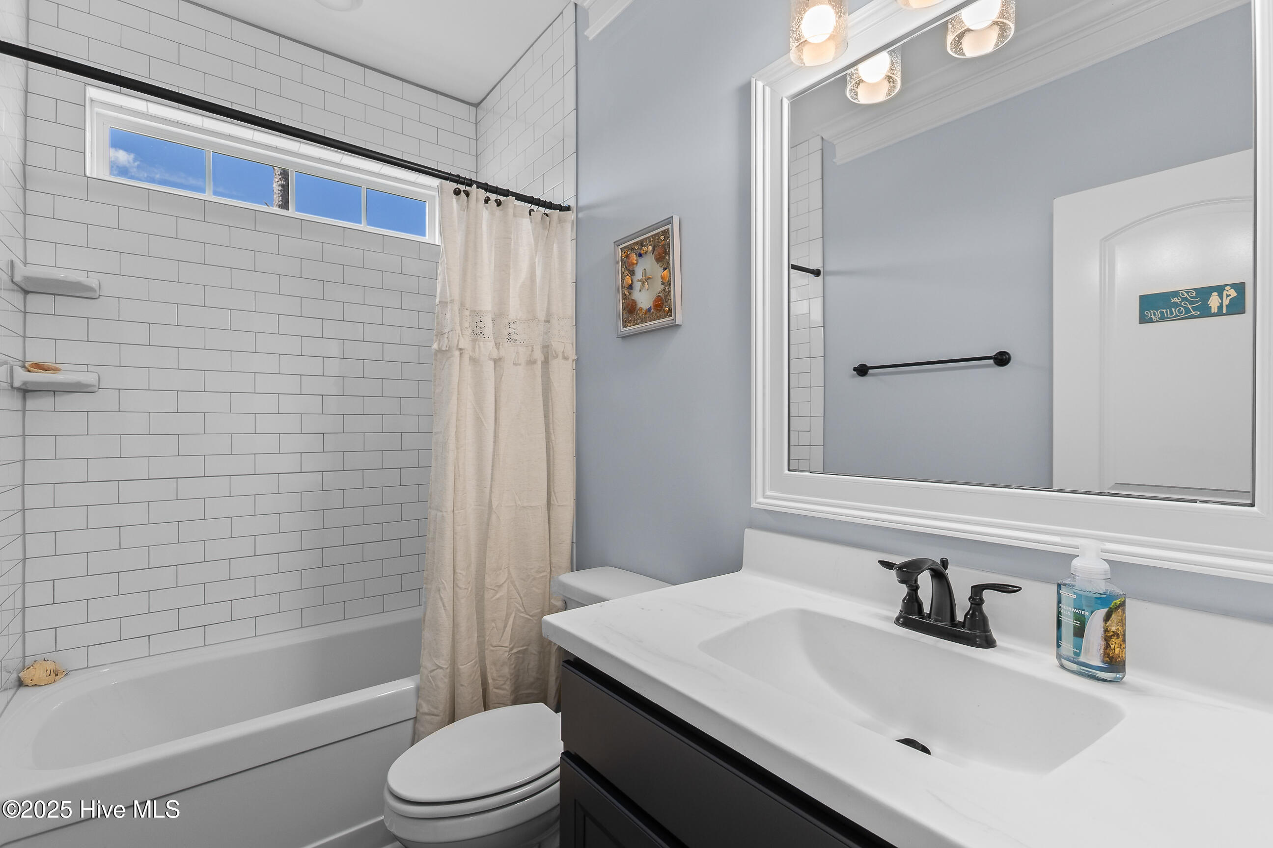 100536190 | Photo 26