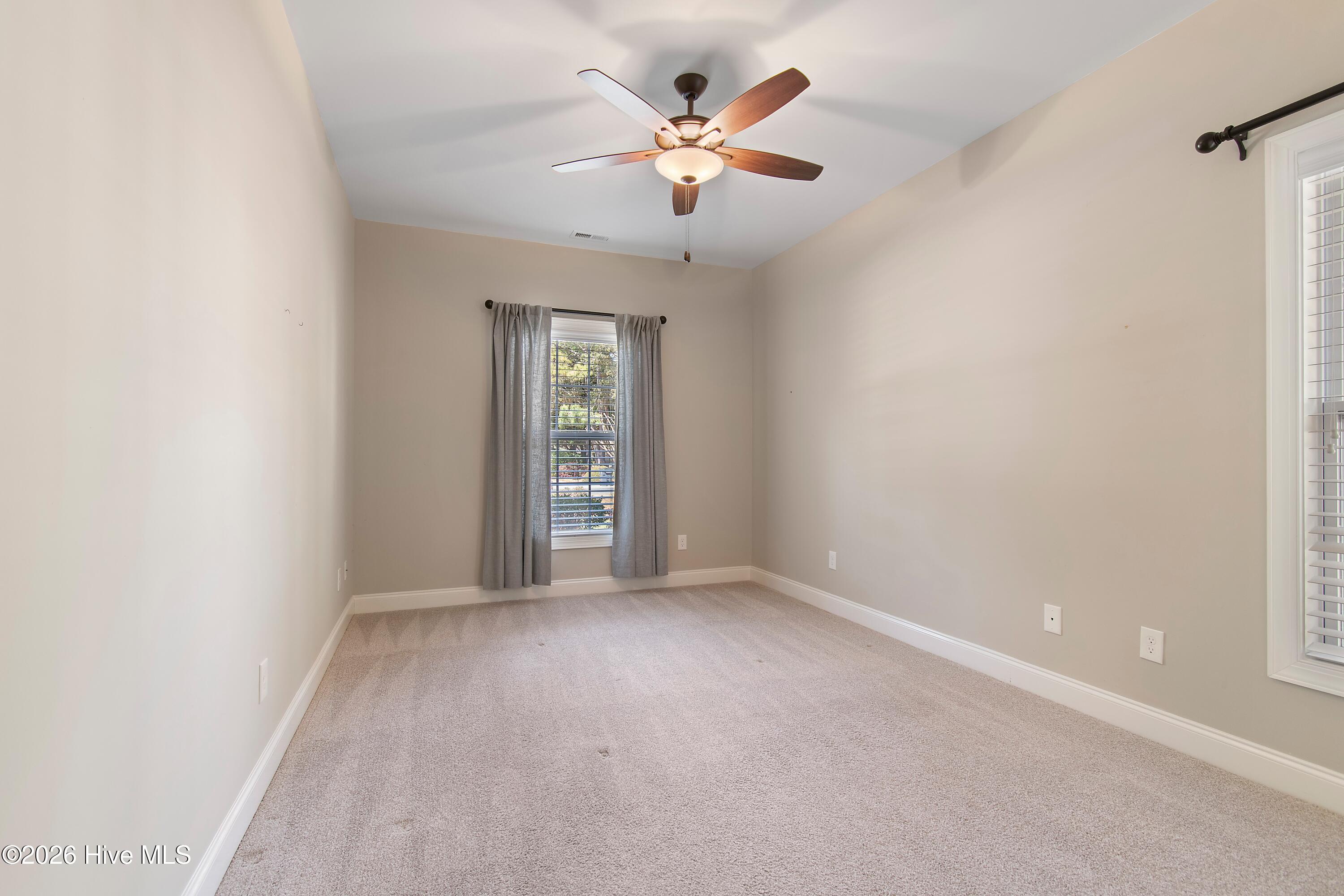 100563713 | Photo 30