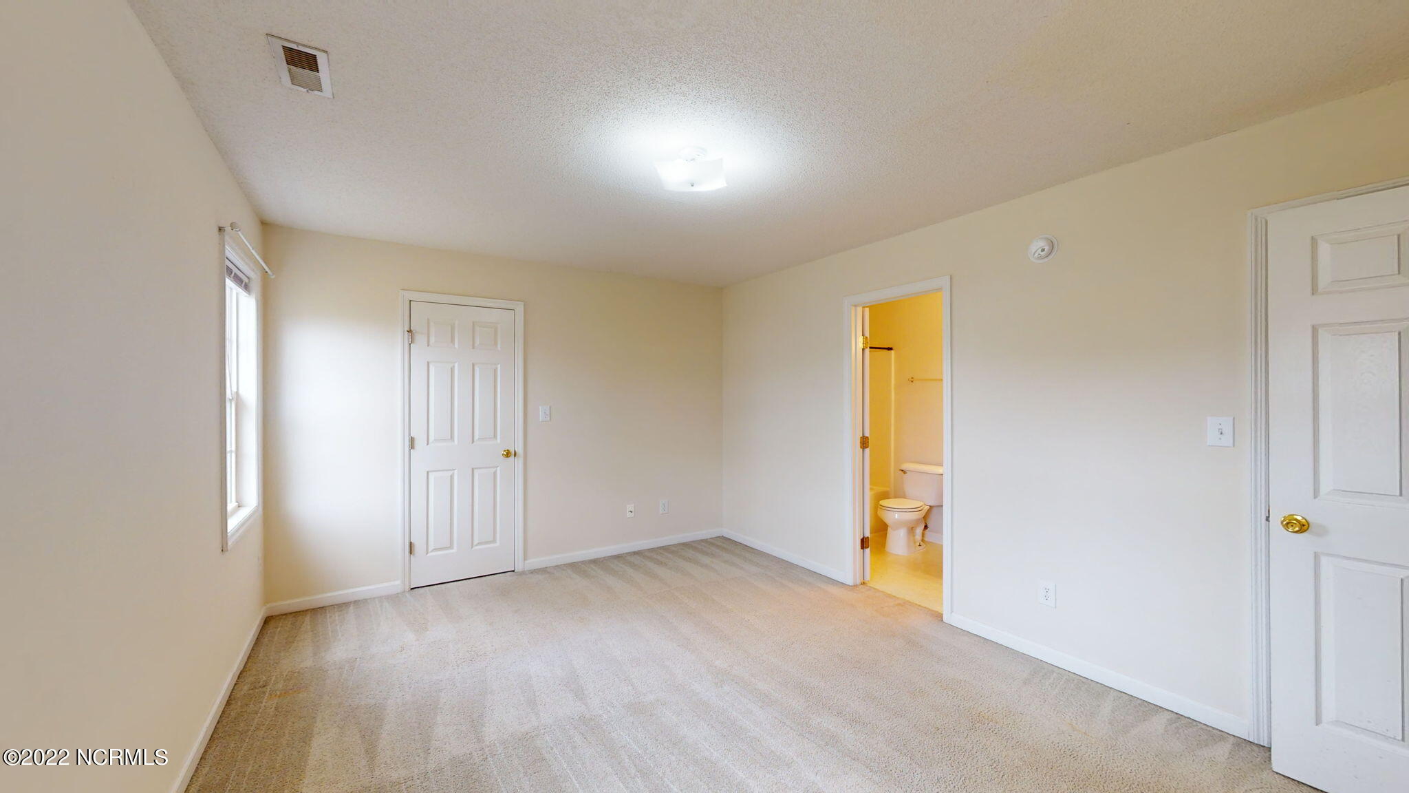 100550244 | Photo 25