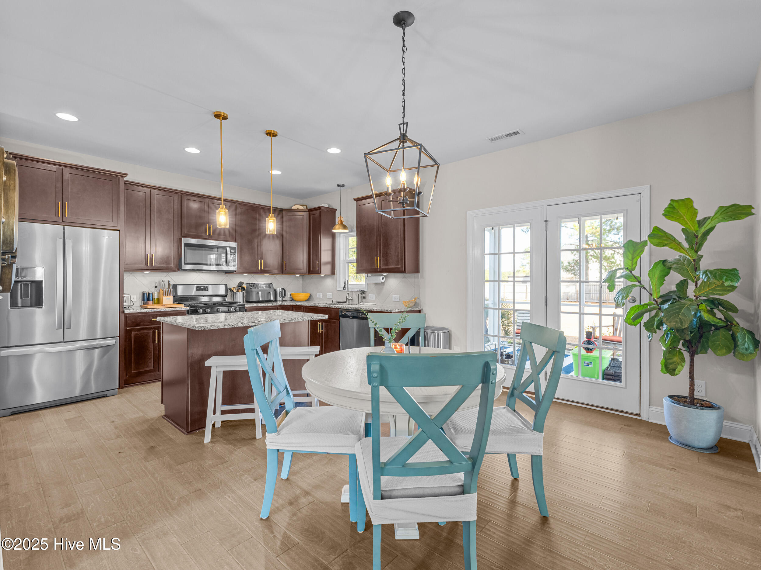 100545070 | Photo 12