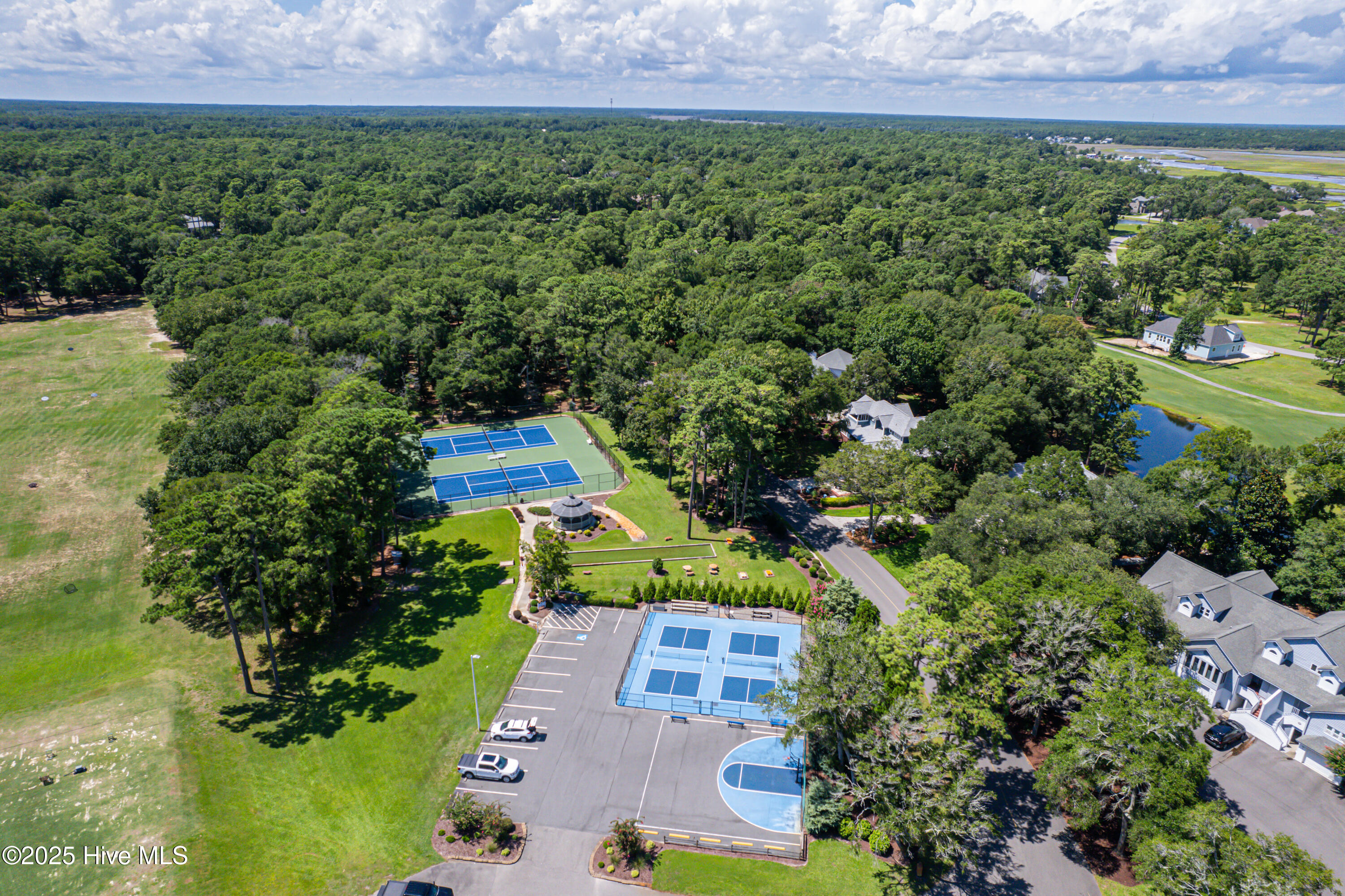 100508279 | Photo 55