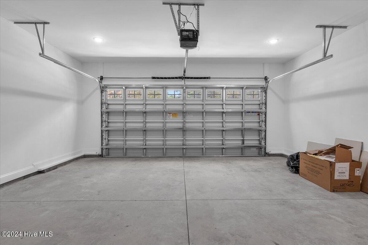 100479392 | Photo 47