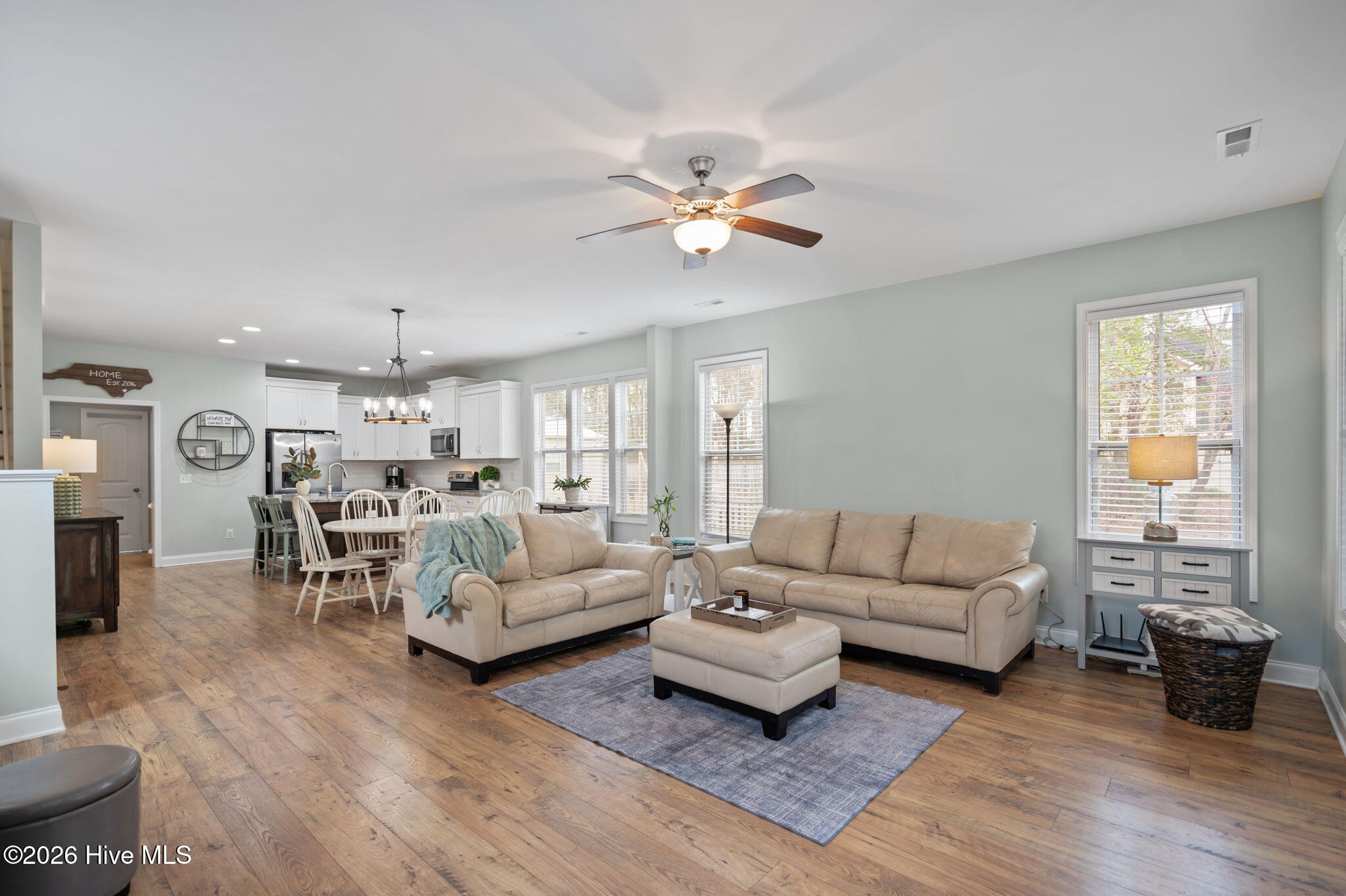 100558672 | Photo 13