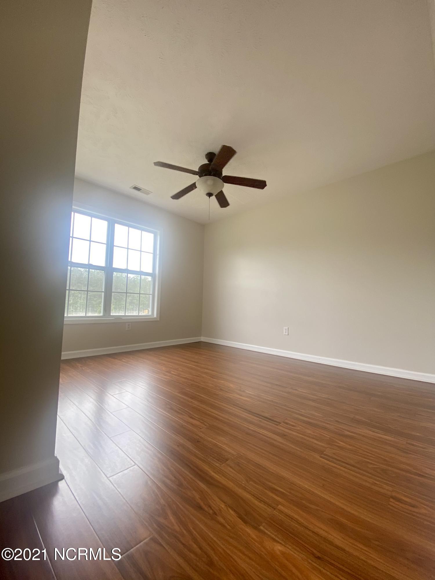 100545799 | Photo 10