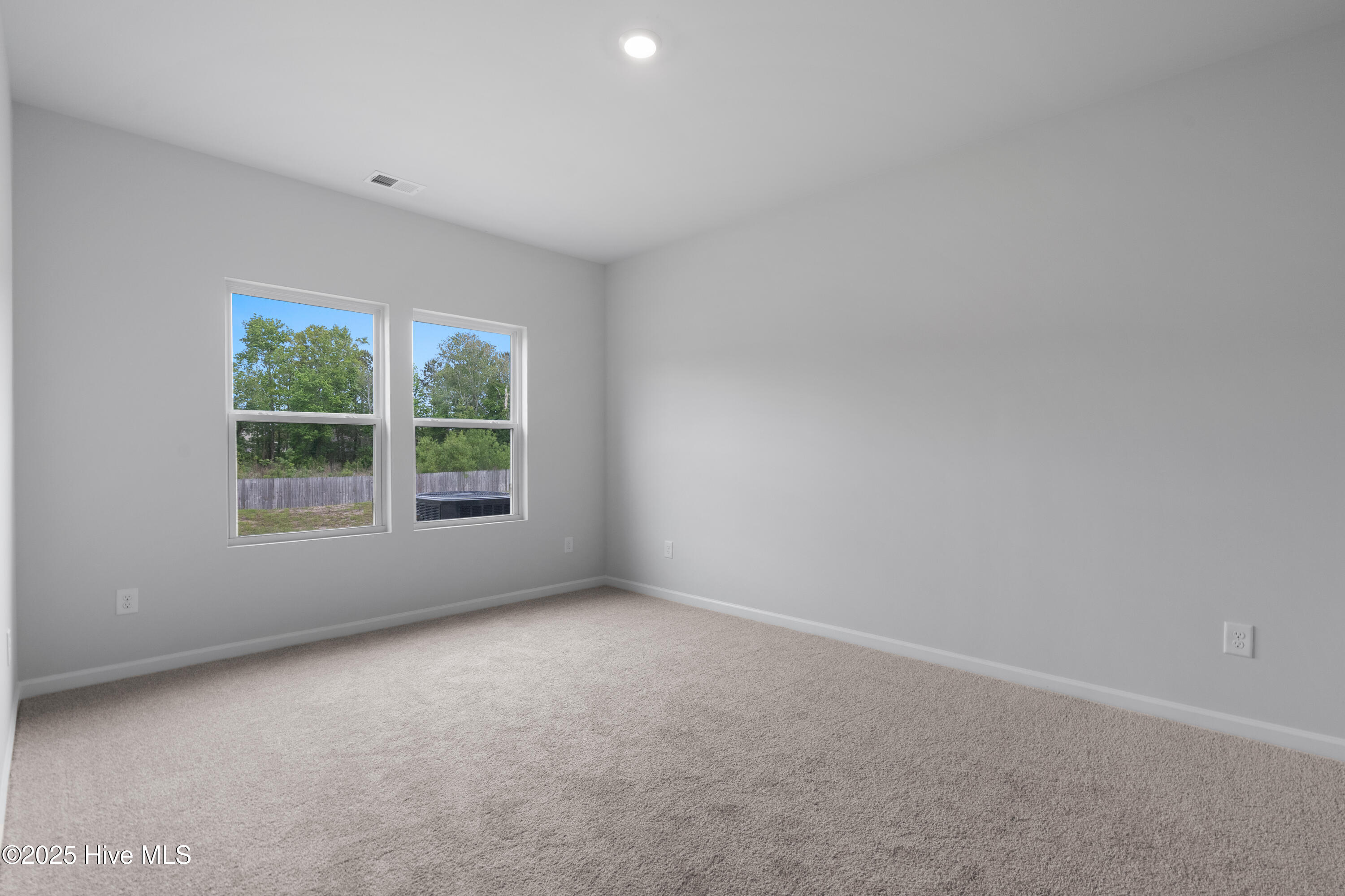 100510823 | Photo 15