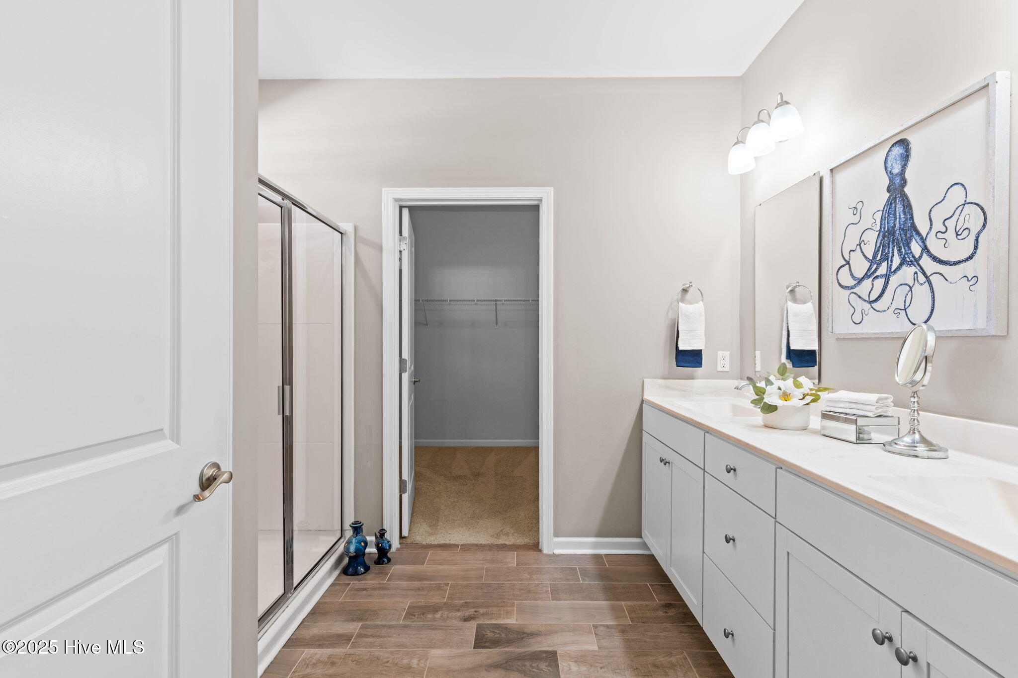 100538184 | Photo 25