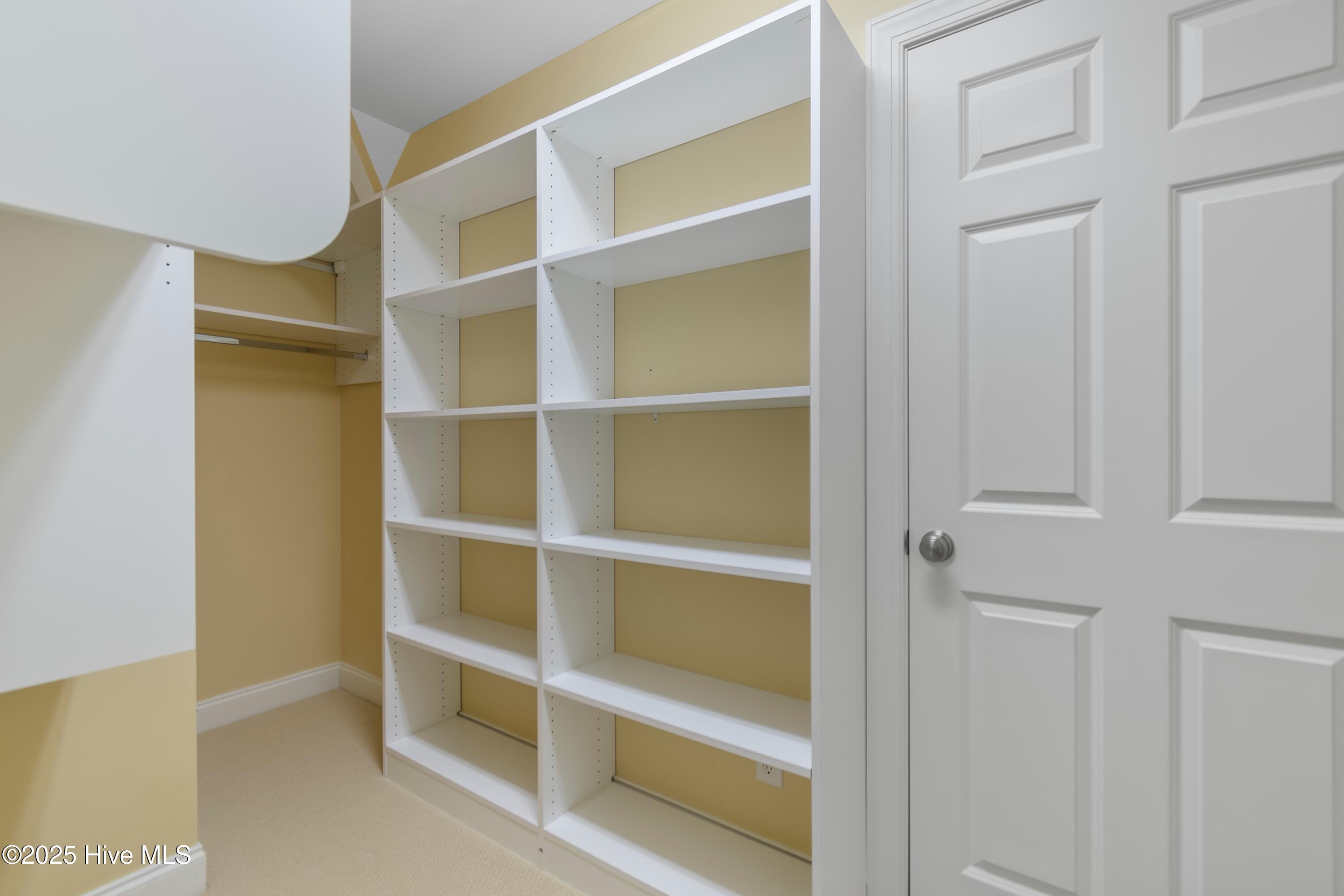 100537918 | Photo 35