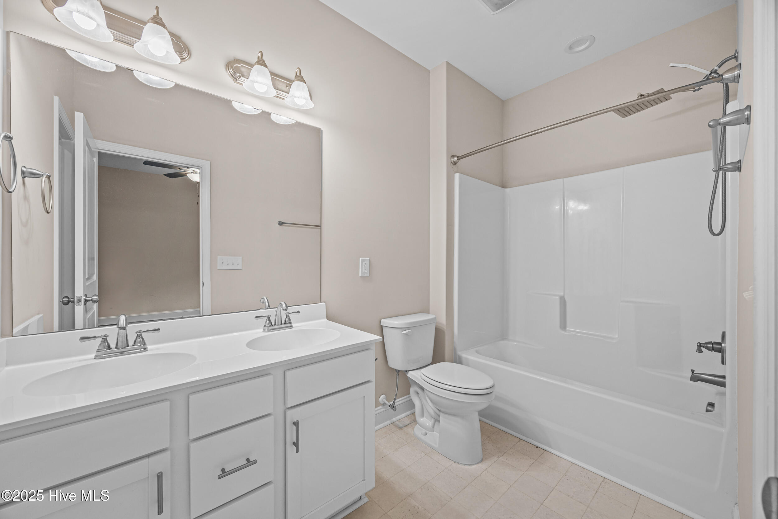 100531744 | Photo 27