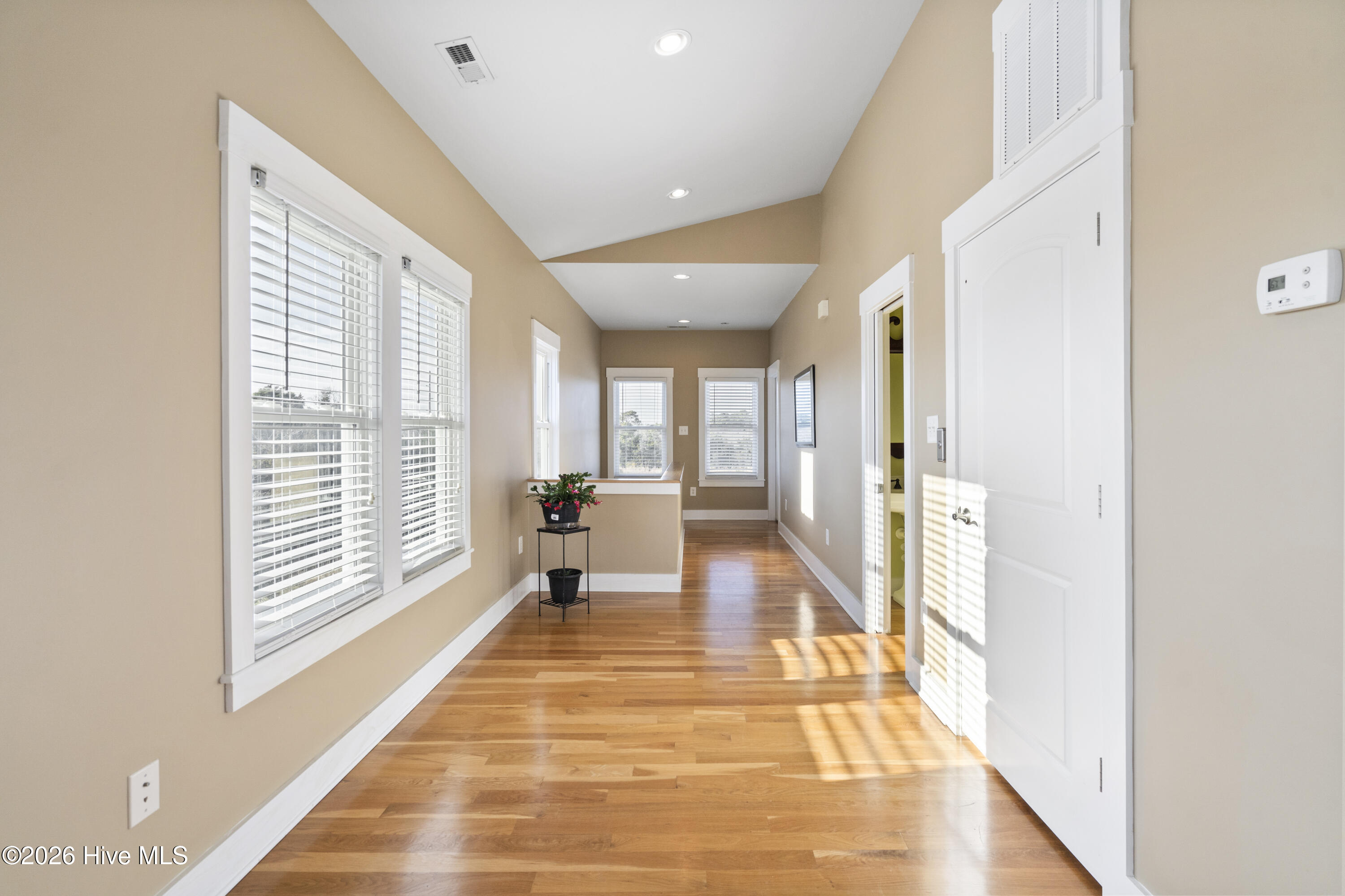 100555944 | Photo 35