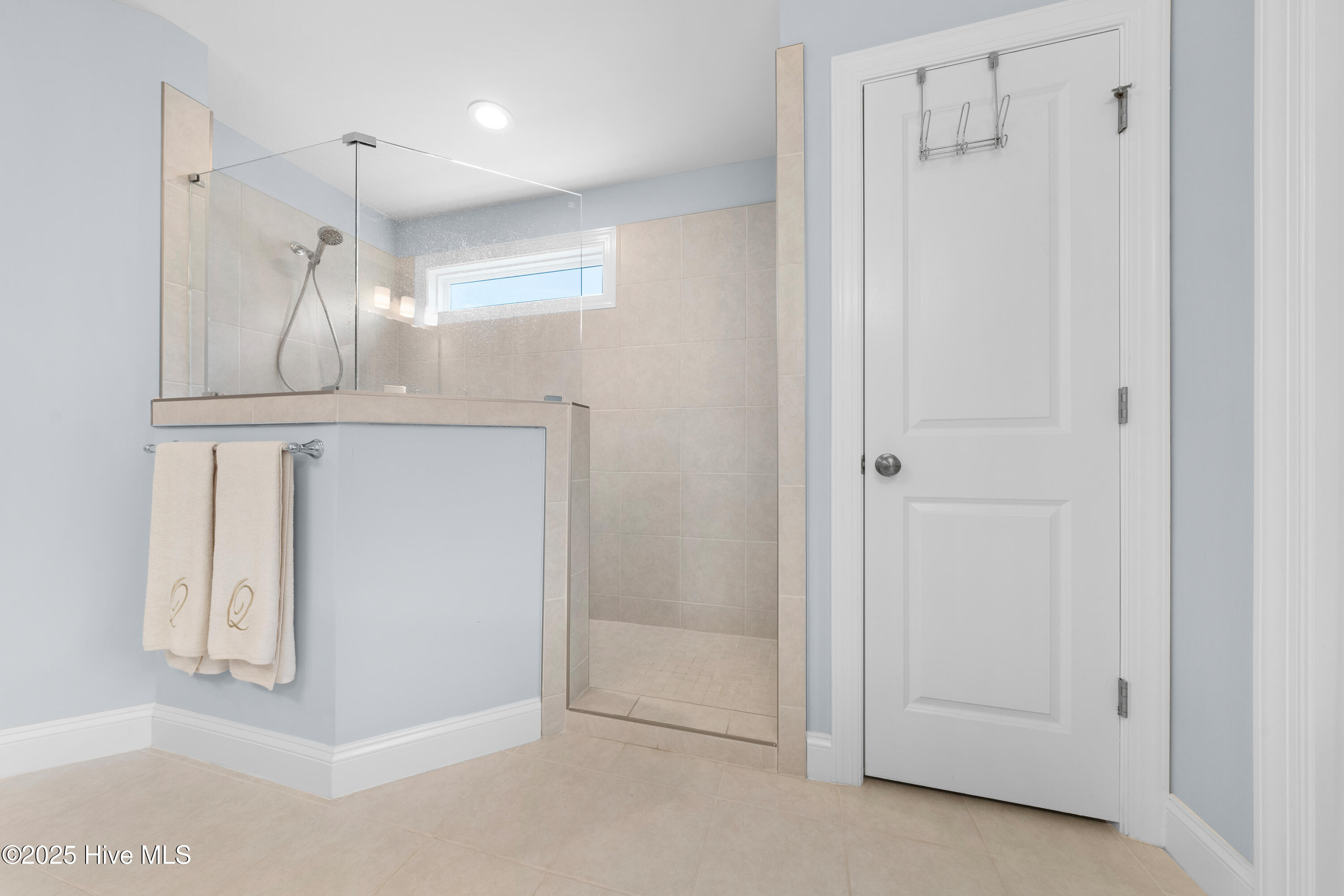 100512596 | Photo 41