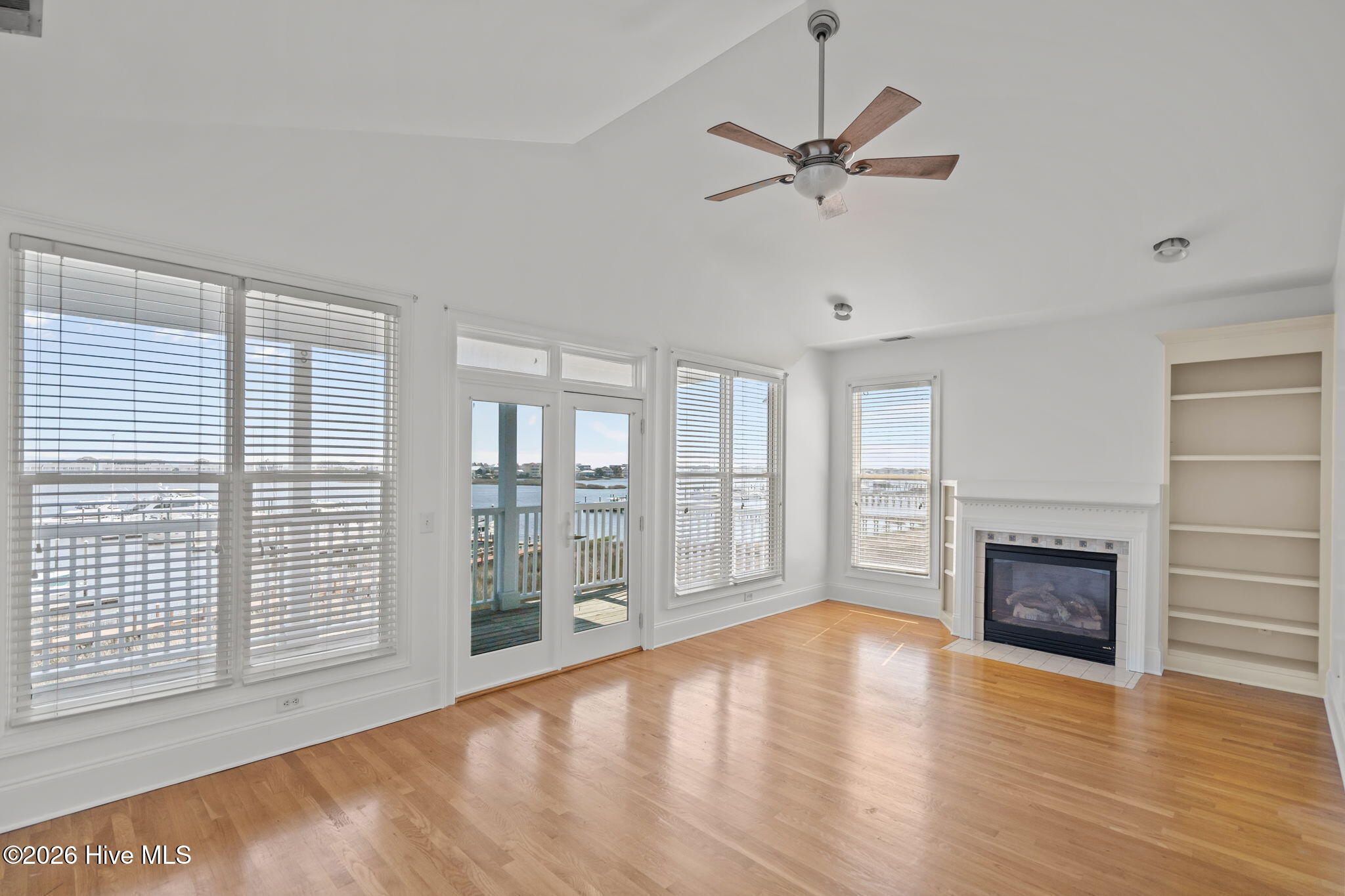 100560012 | Photo 14