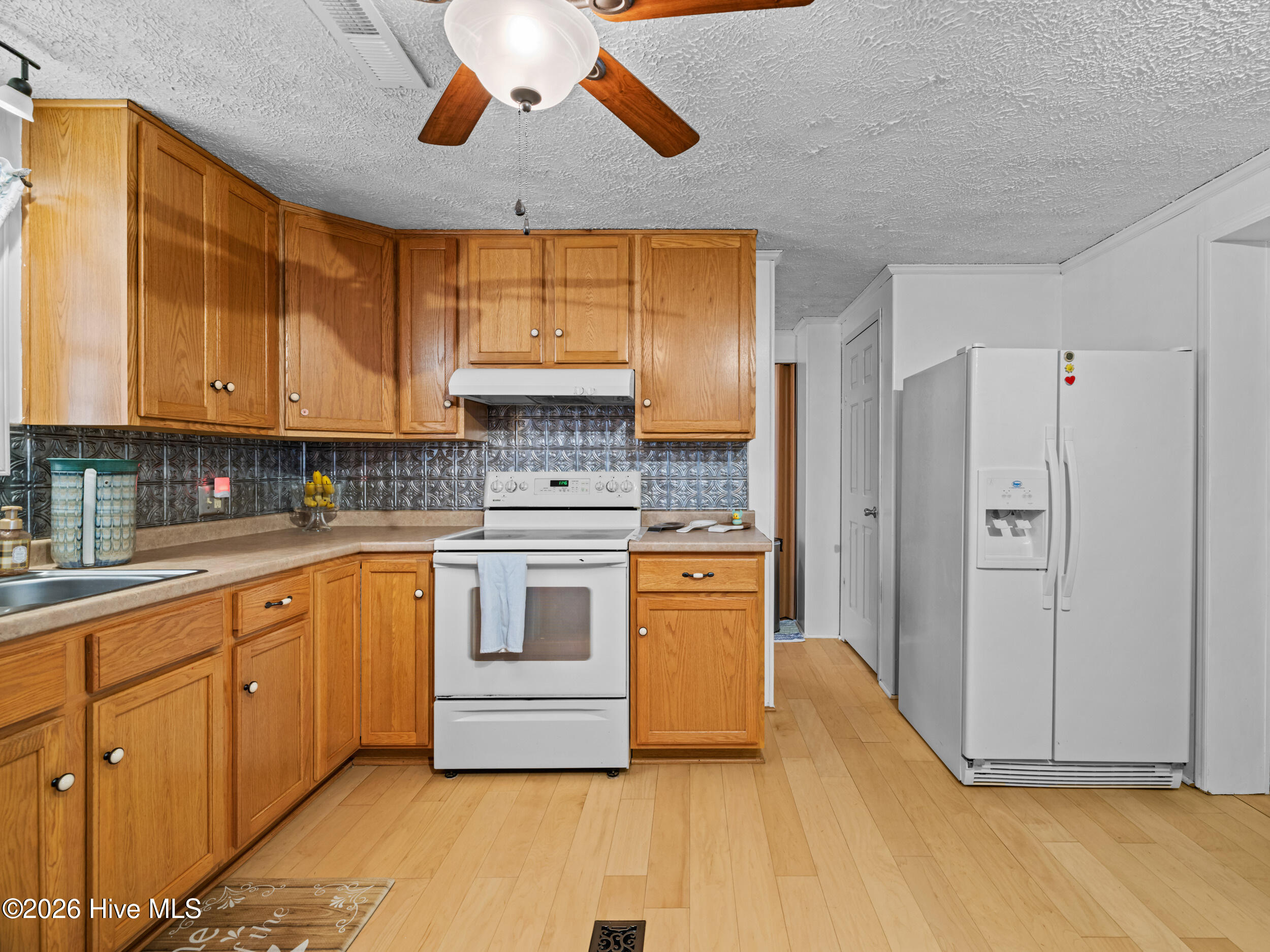 100556387 | Photo 18