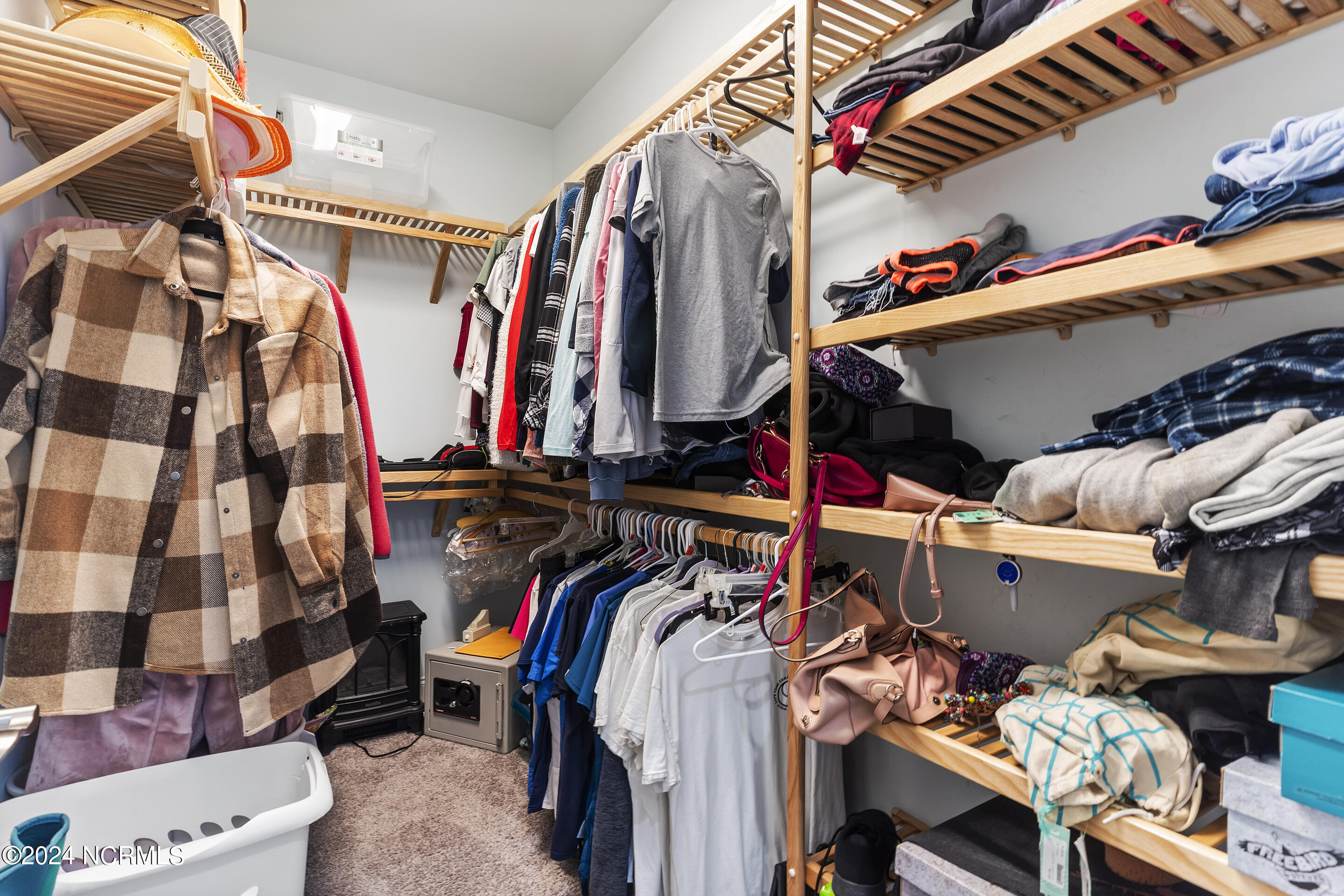 100554009 | Photo 23