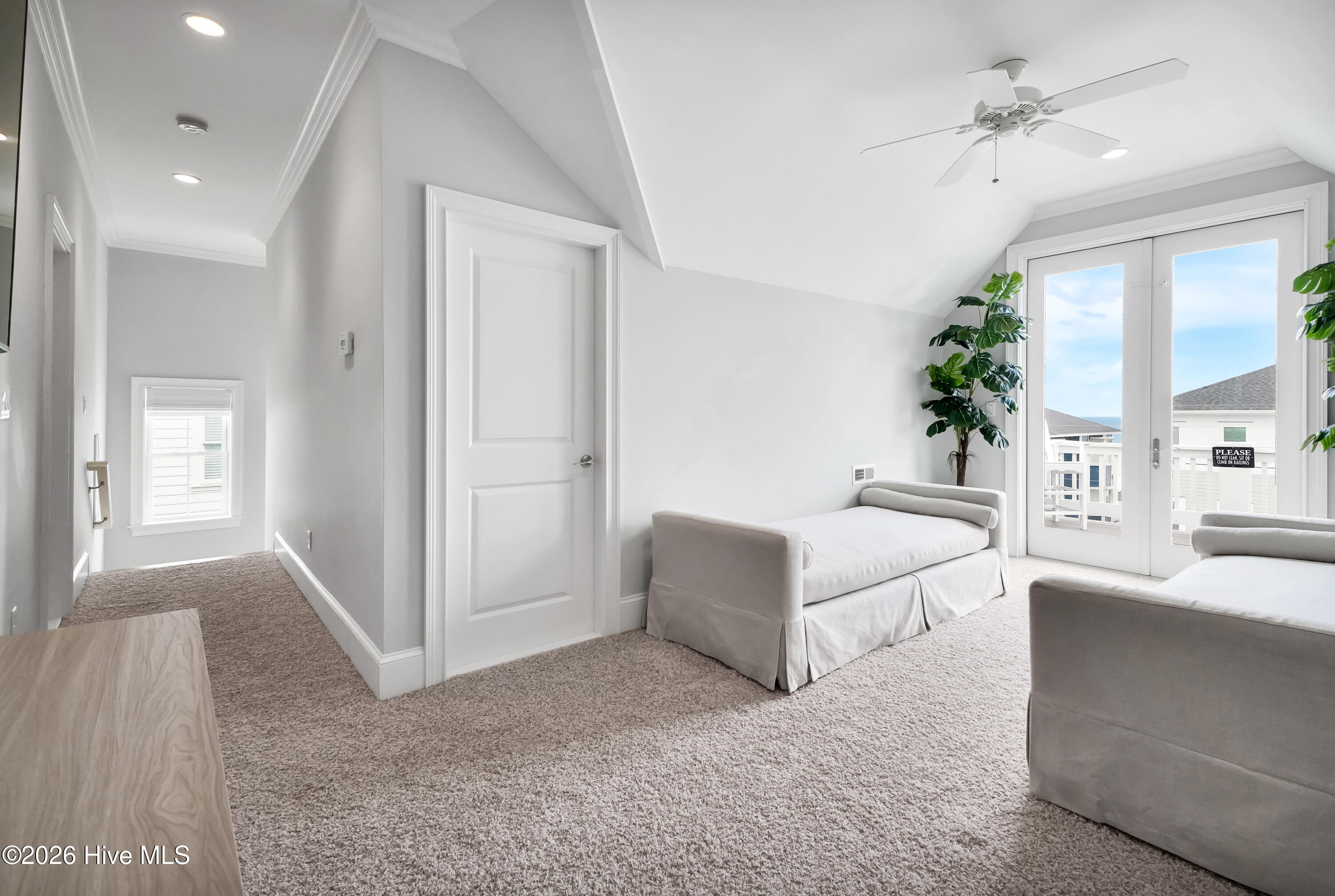 100561238 | Photo 43