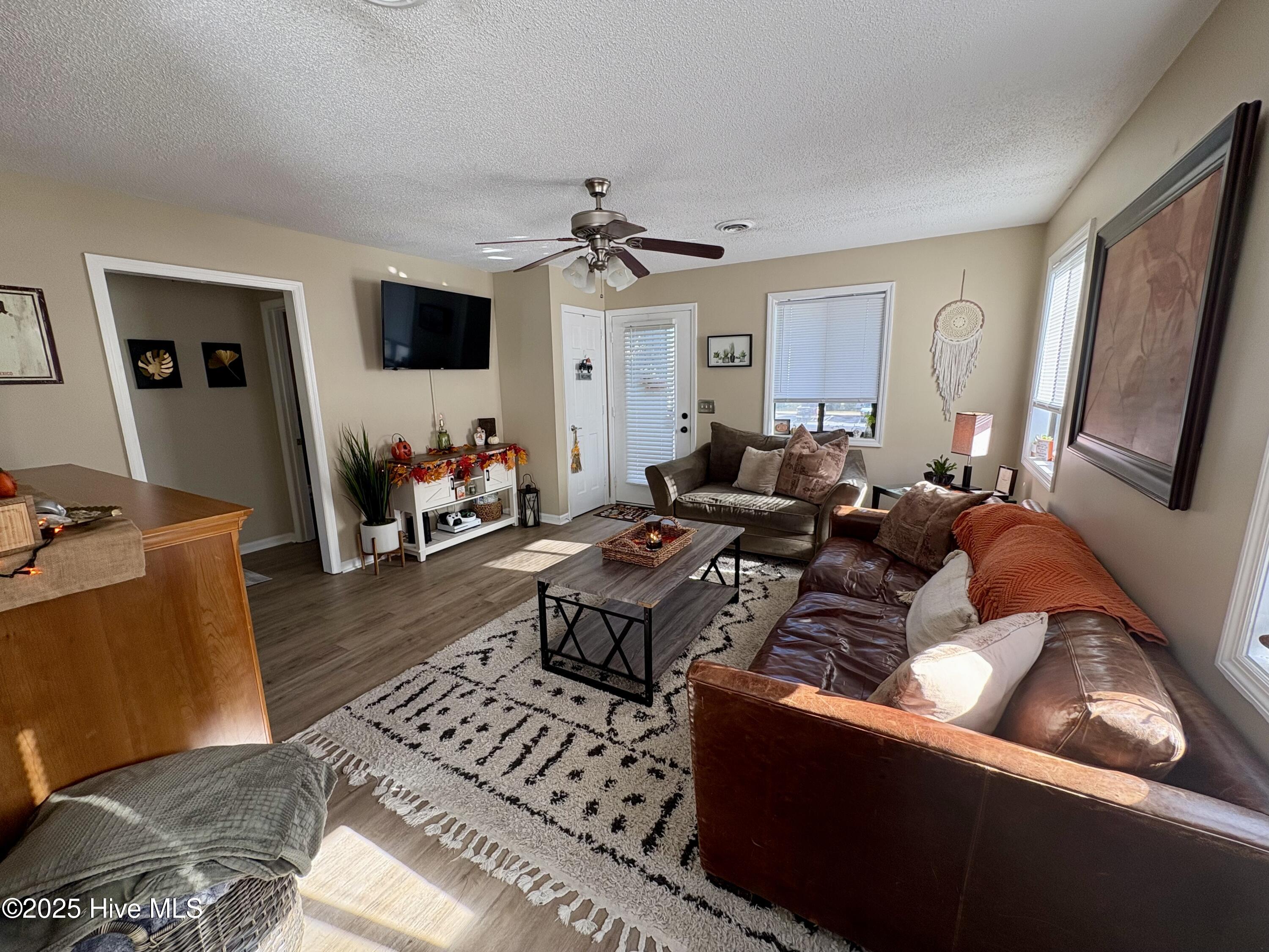 100538040 | Photo 12