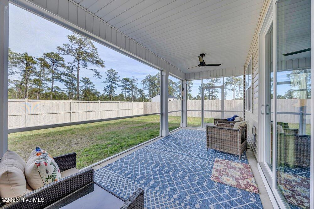 100561956 | Photo 28