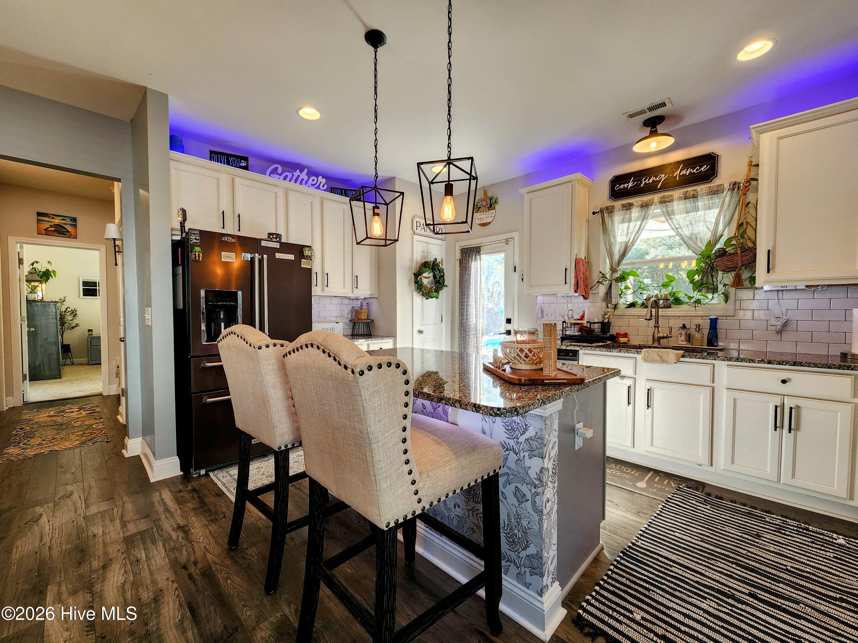 100549443 | Photo 13