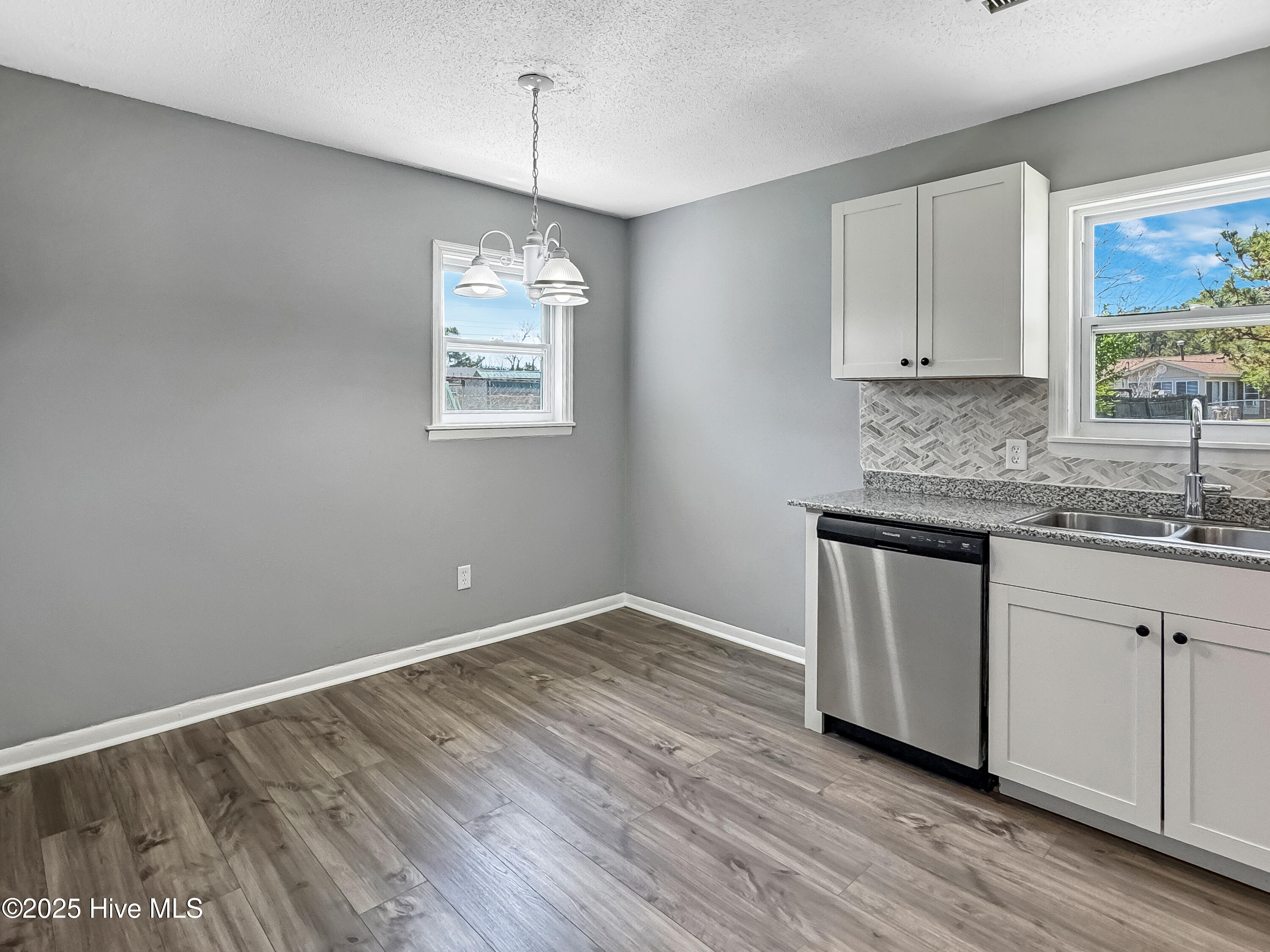 1602 Forbes Court, Wilmington, NC 28405 – photo 6: 0049cdb81956a919c207fbb2ab6fa4d0af4f2137