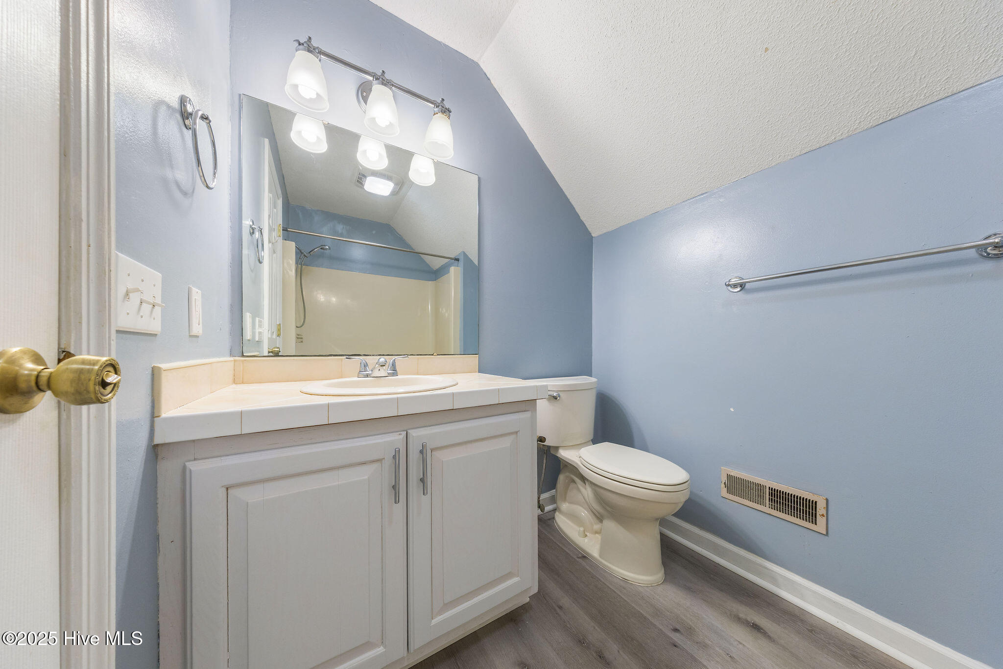 100546976 | Photo 24