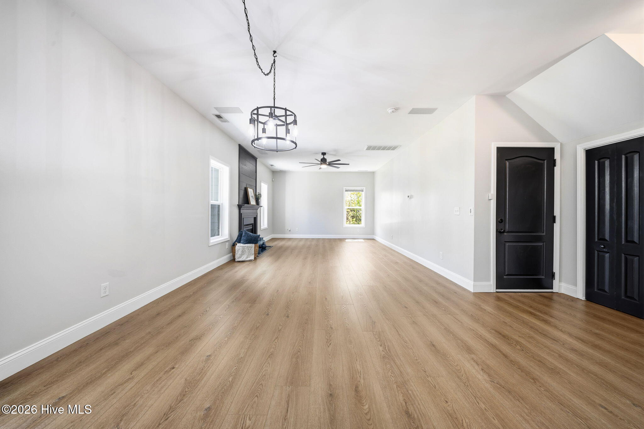 100566874 | Photo 10