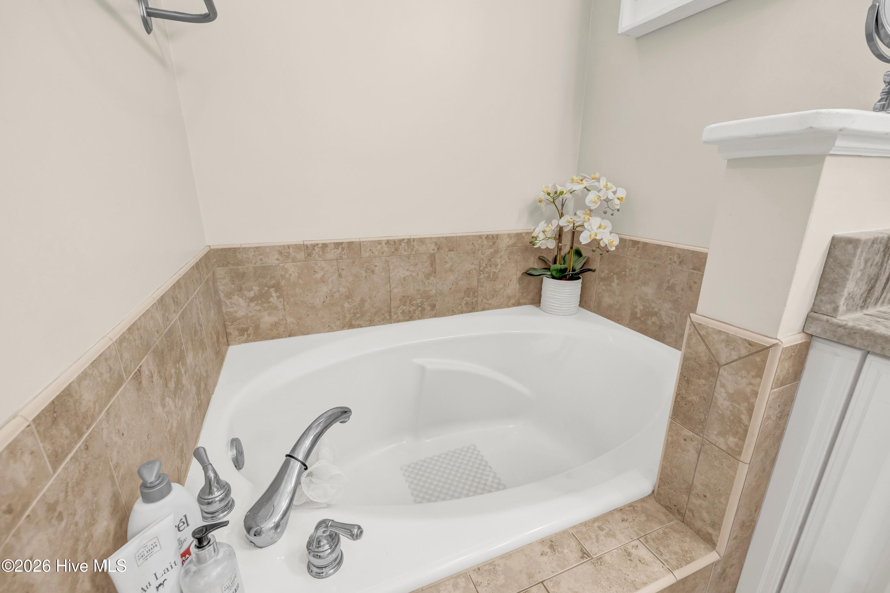 100548957 | Photo 22